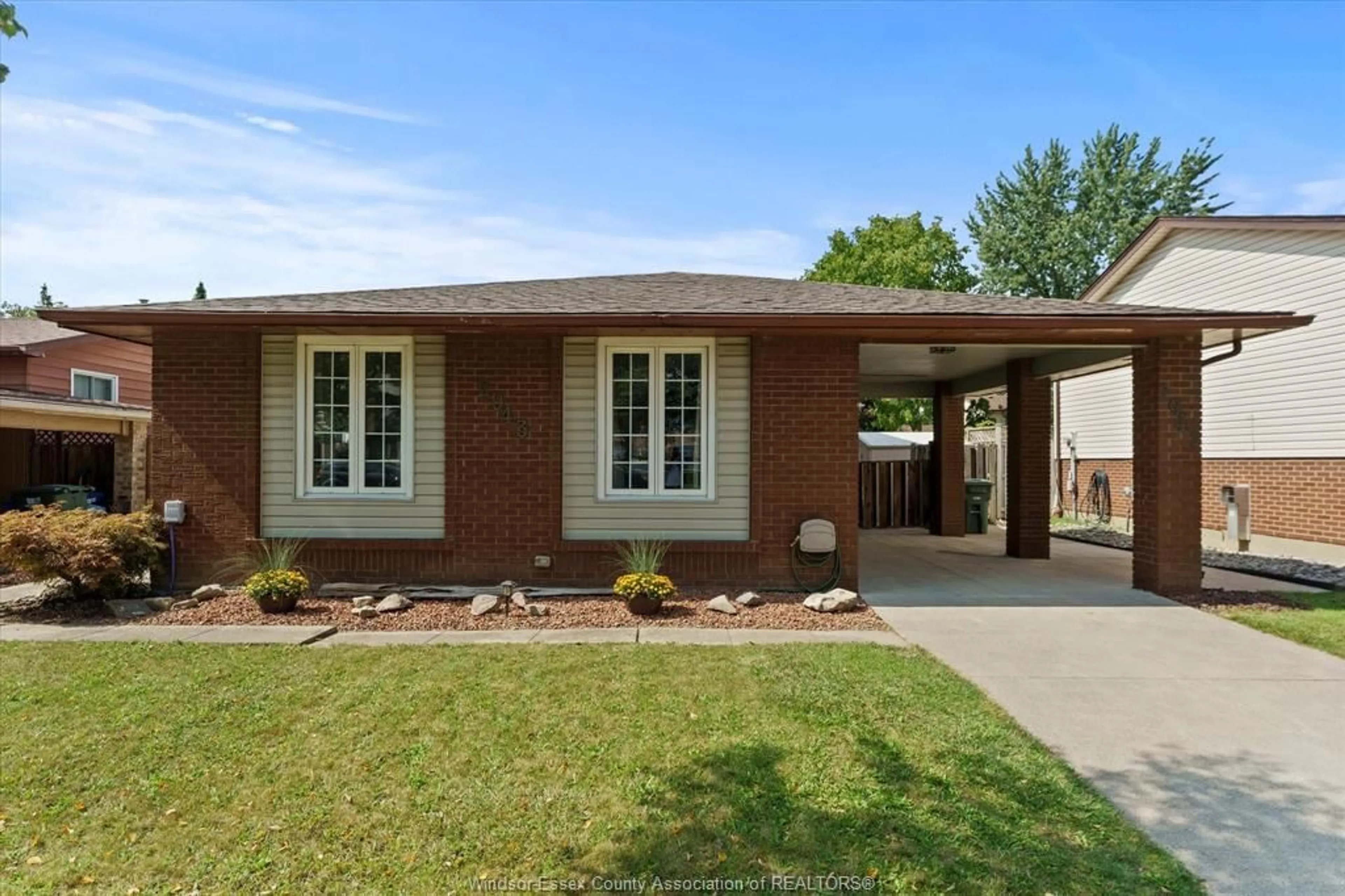 Home with brick exterior material for 2943 WILDWOOD Dr, Windsor Ontario N8R1T9