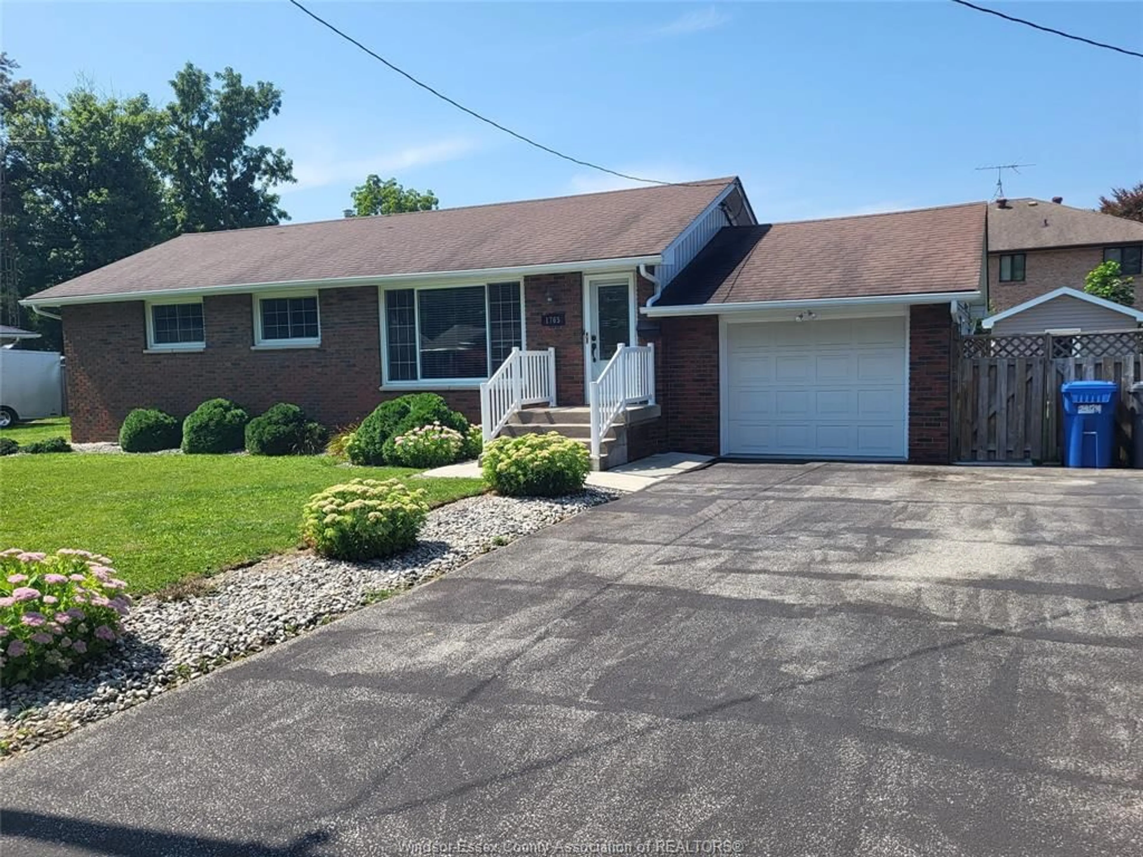 Frontside or backside of a home, cottage for 1765 SHAWNEE Rd, Tecumseh Ontario N8N 1S4