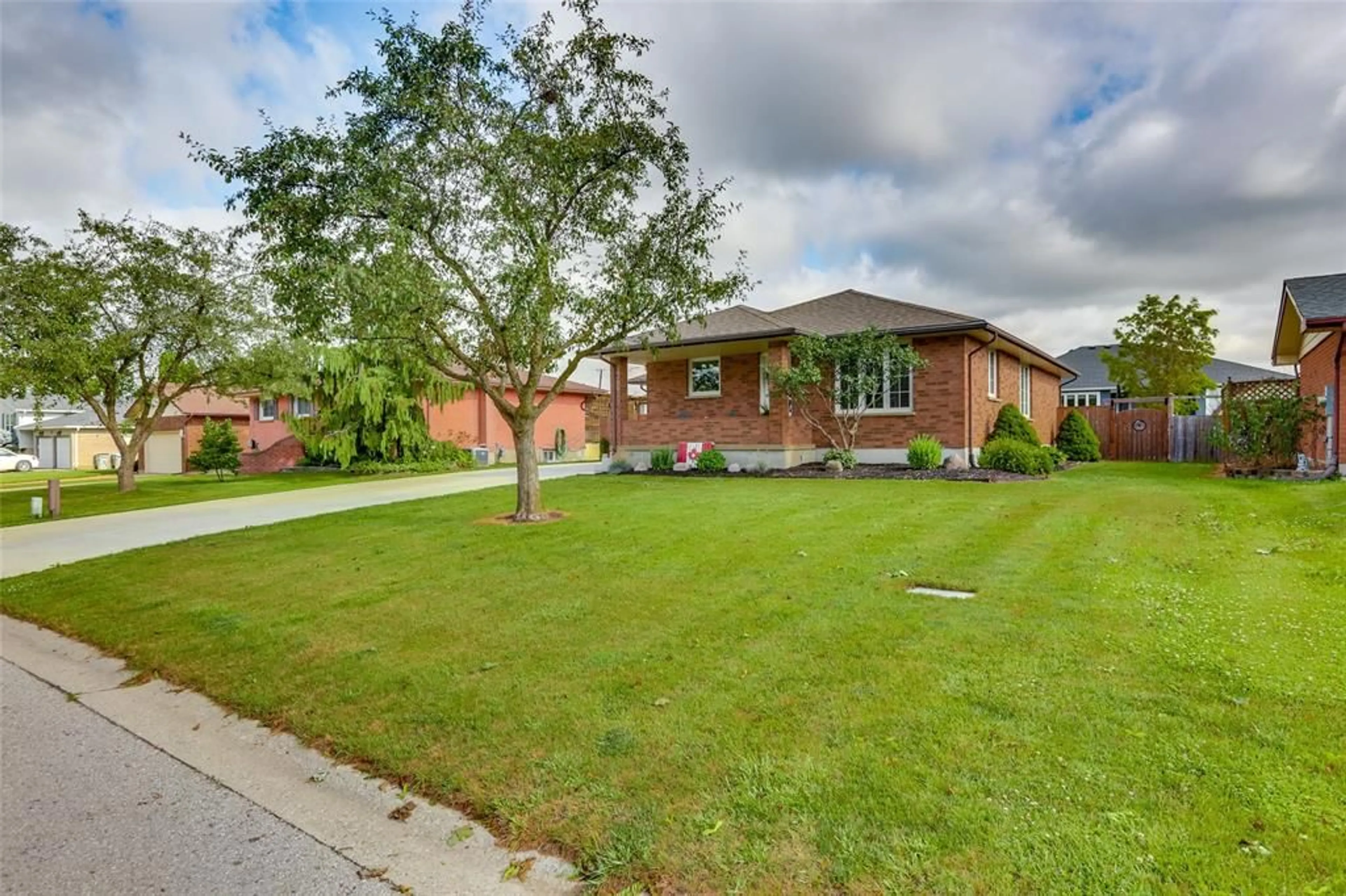 Home with brick exterior material for 543 MCGREGOR St, Warwick-Watford Ontario N0M 2S0