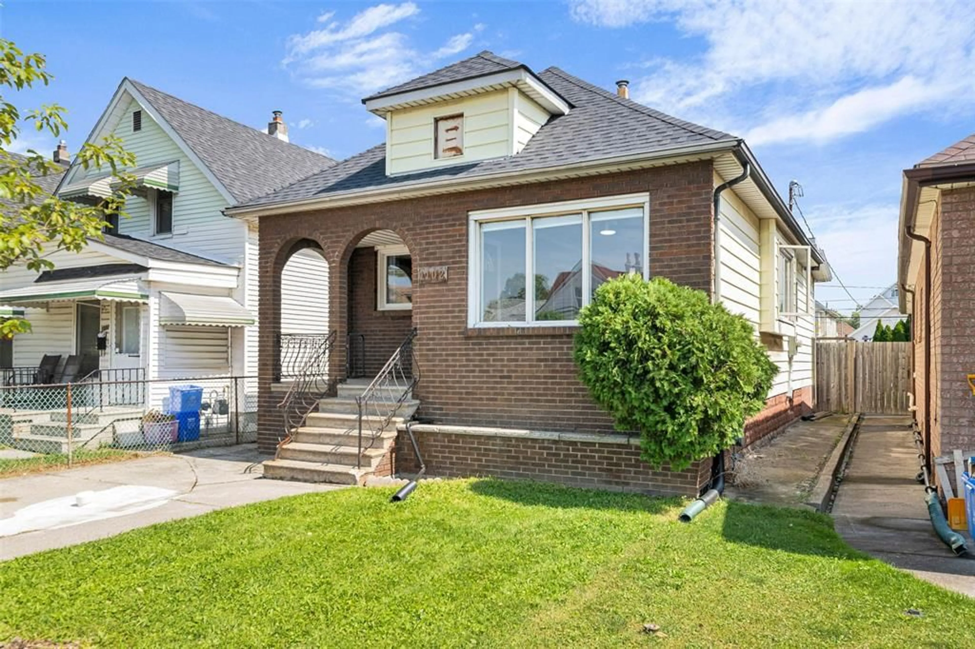 Frontside or backside of a home for 1102 LANGLOIS Ave, Windsor Ontario N9A 2H5