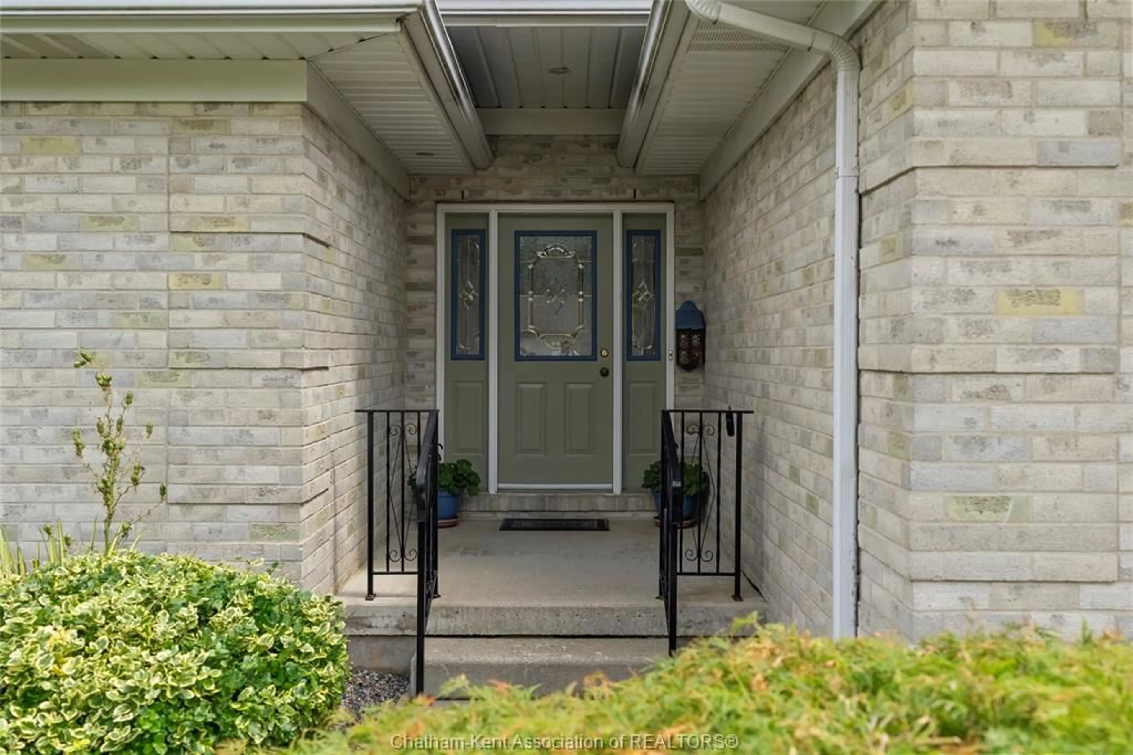 Indoor entryway for 185 Valley Rd, Chatham Ontario N7L5L2