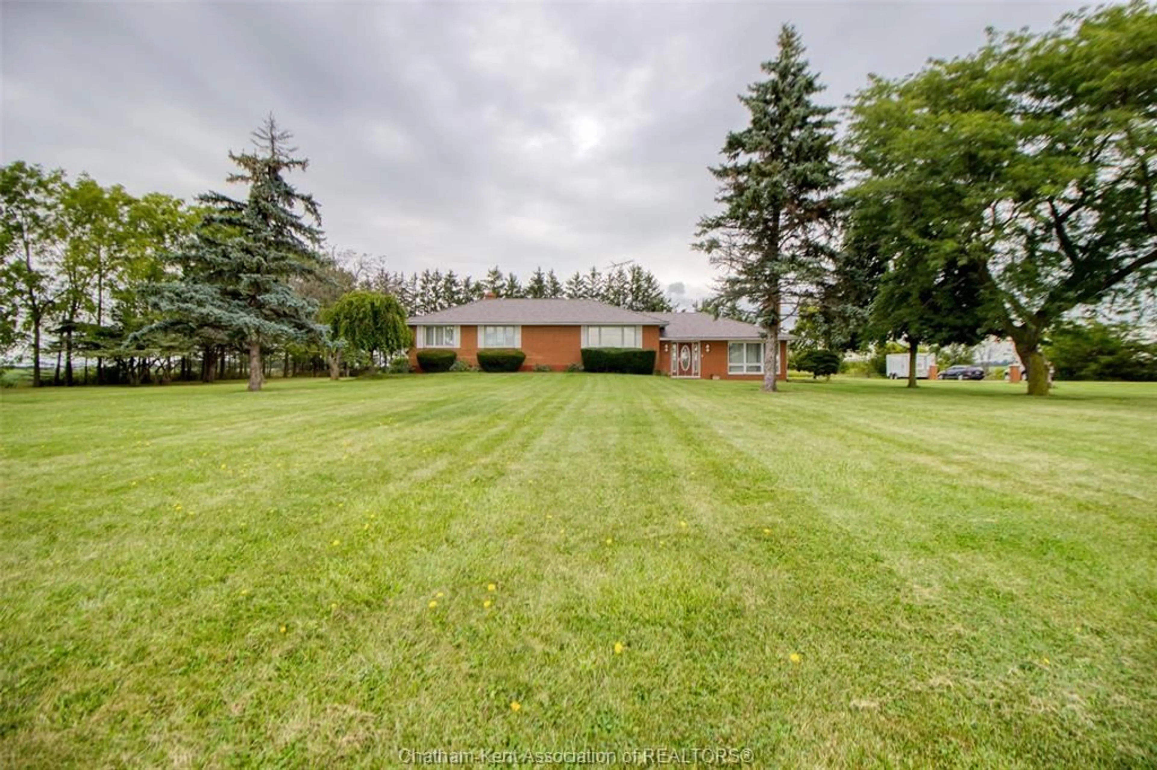 A pic from exterior of the house or condo, the fenced backyard for 5339 Middle Line, Merlin Ontario N0P 1W0