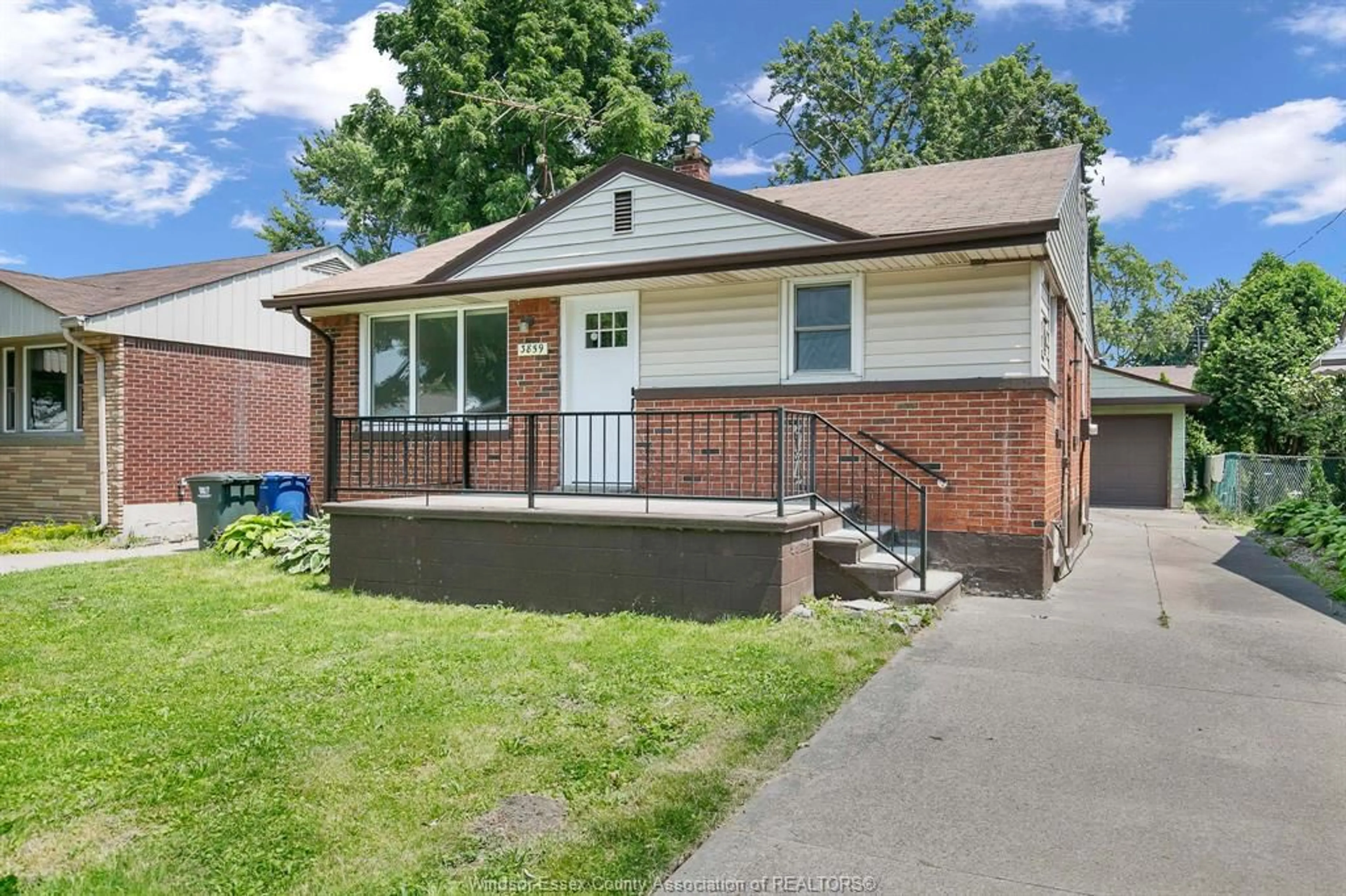 Frontside or backside of a home for 3859 BIRCH St, Windsor Ontario N9C 1Z4