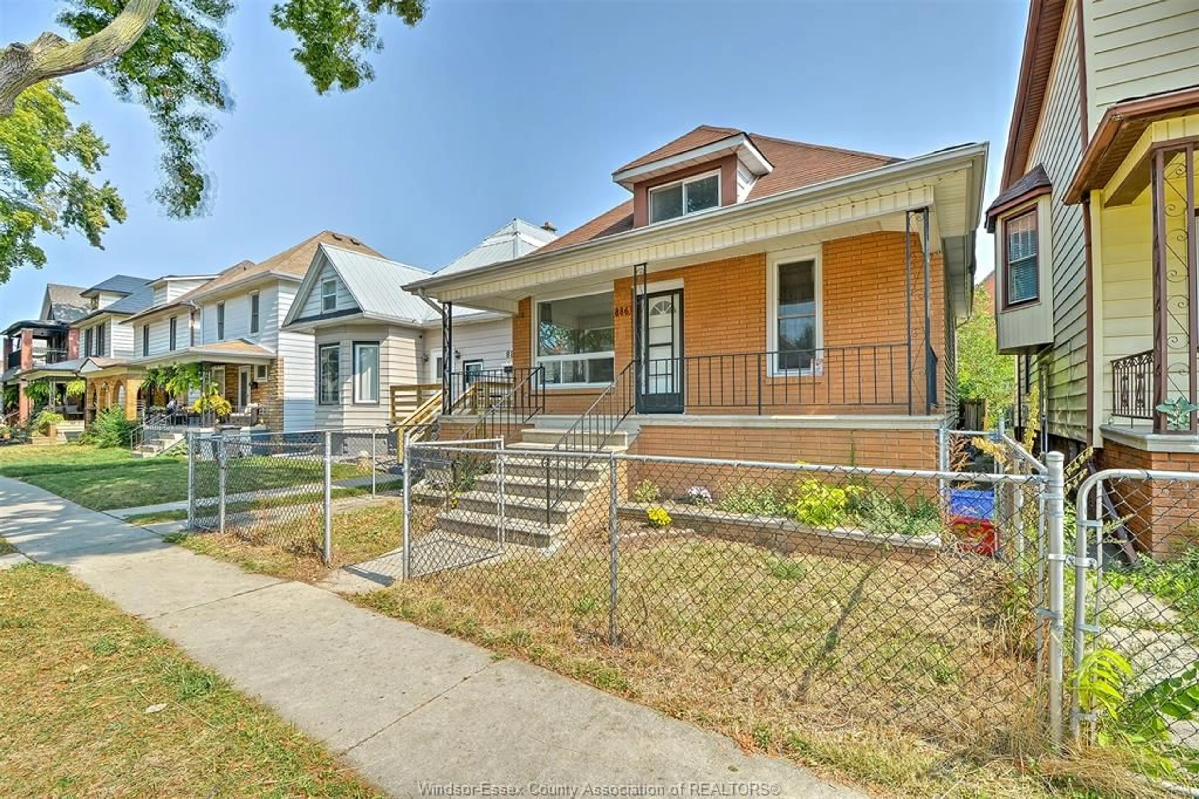 Frontside or backside of a home, the street view for 886 LINCOLN, Windsor Ontario N9Y 2H1