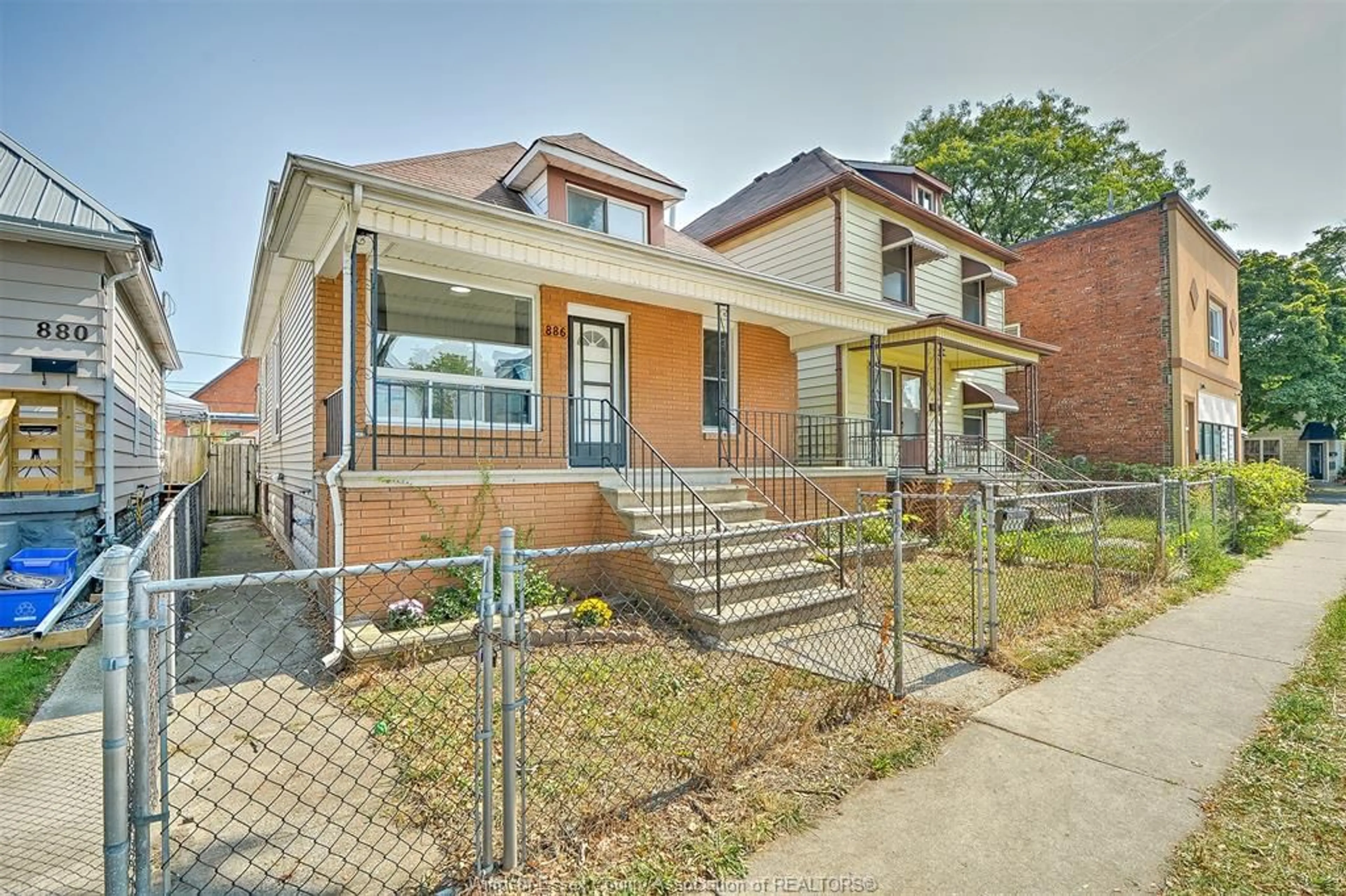 Frontside or backside of a home, the street view for 886 LINCOLN, Windsor Ontario N9Y 2H1