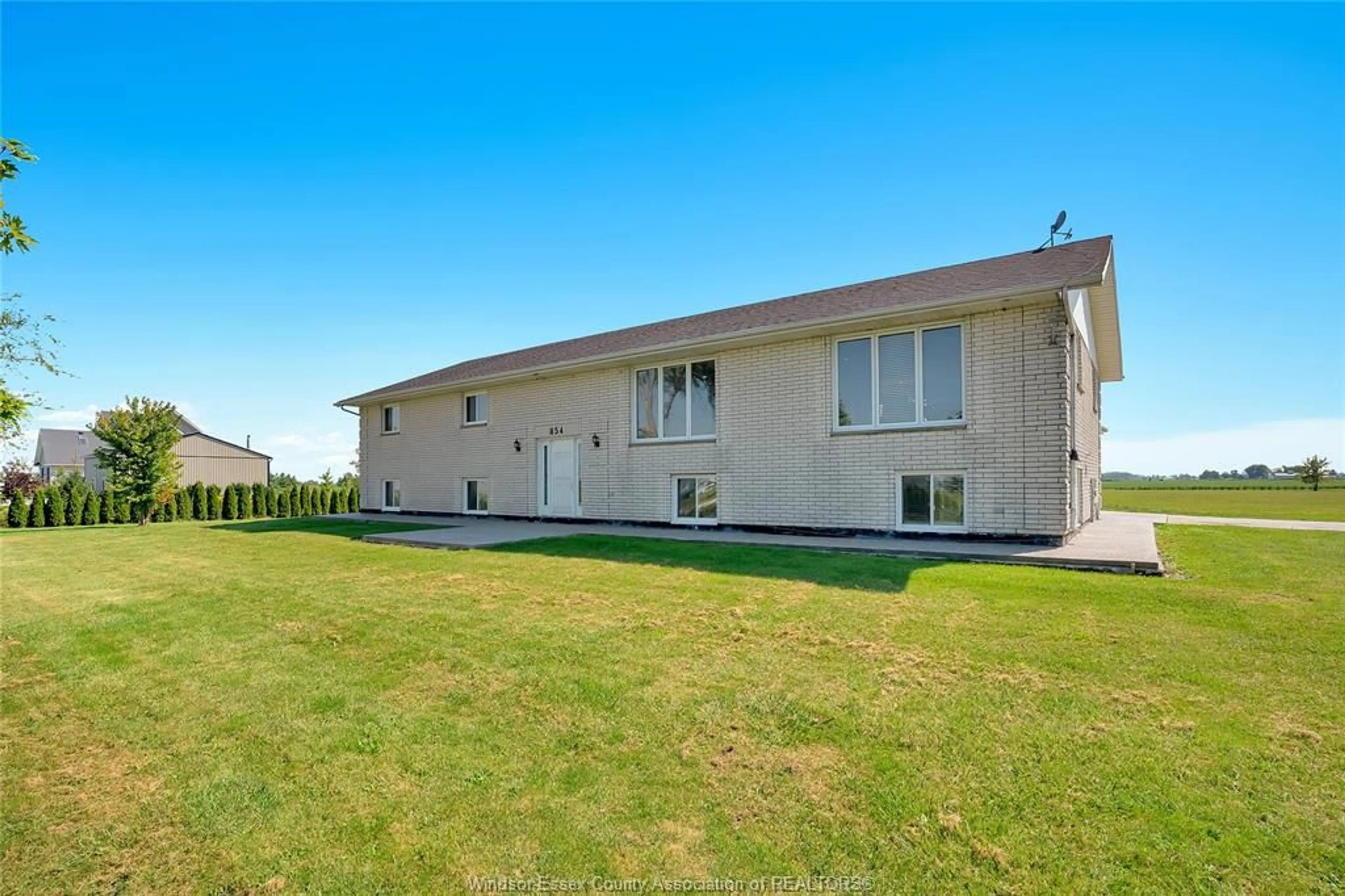 Frontside or backside of a home, cottage for 854 TOWNLINE Rd, Kingsville Ontario N0R 1R0