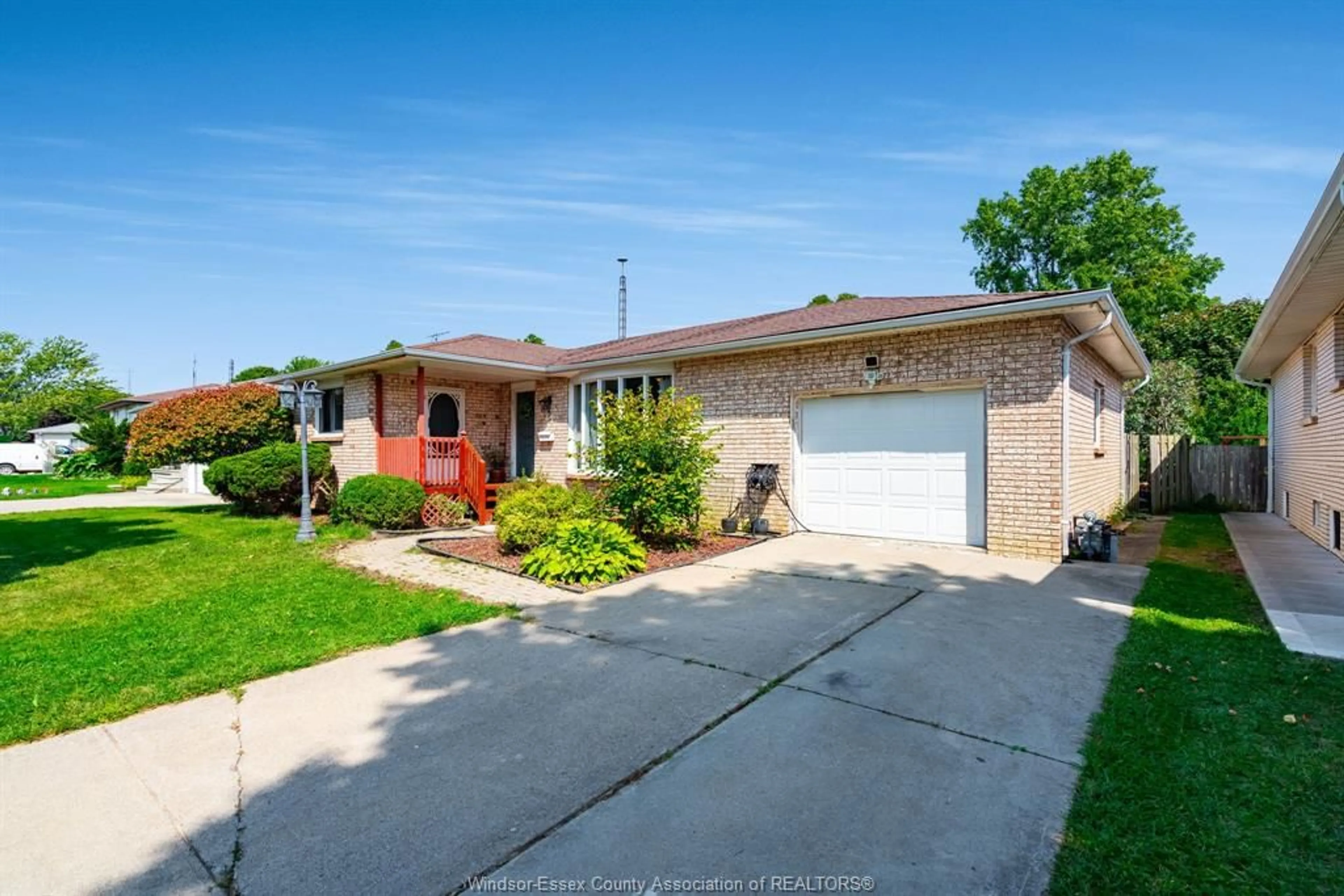 Frontside or backside of a home, the street view for 22 BENNIE Ave, Leamington Ontario N8H 4L5