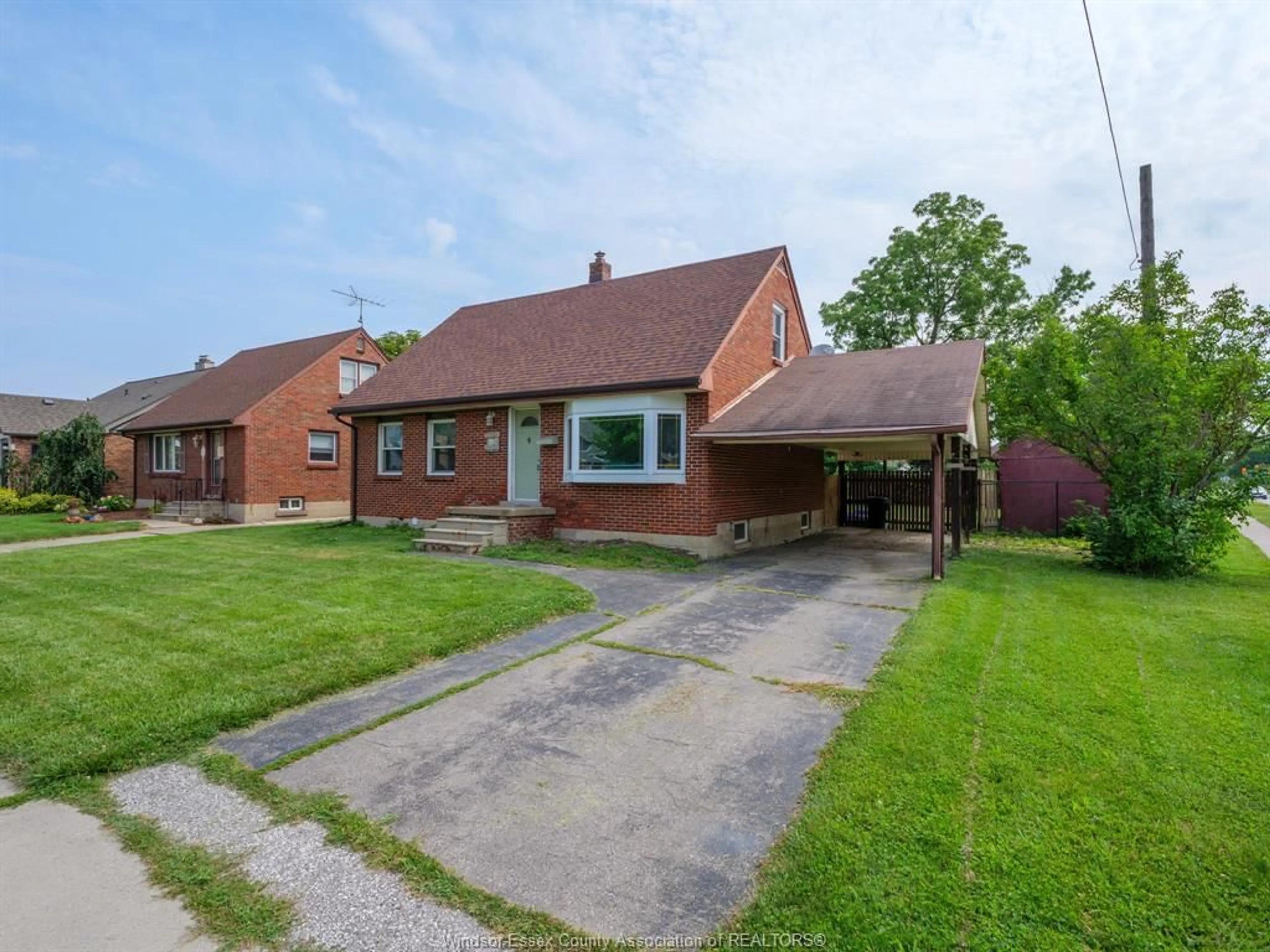 Frontside or backside of a home, the street view for 992 ESDRAS, Windsor Ontario N8S 2M9