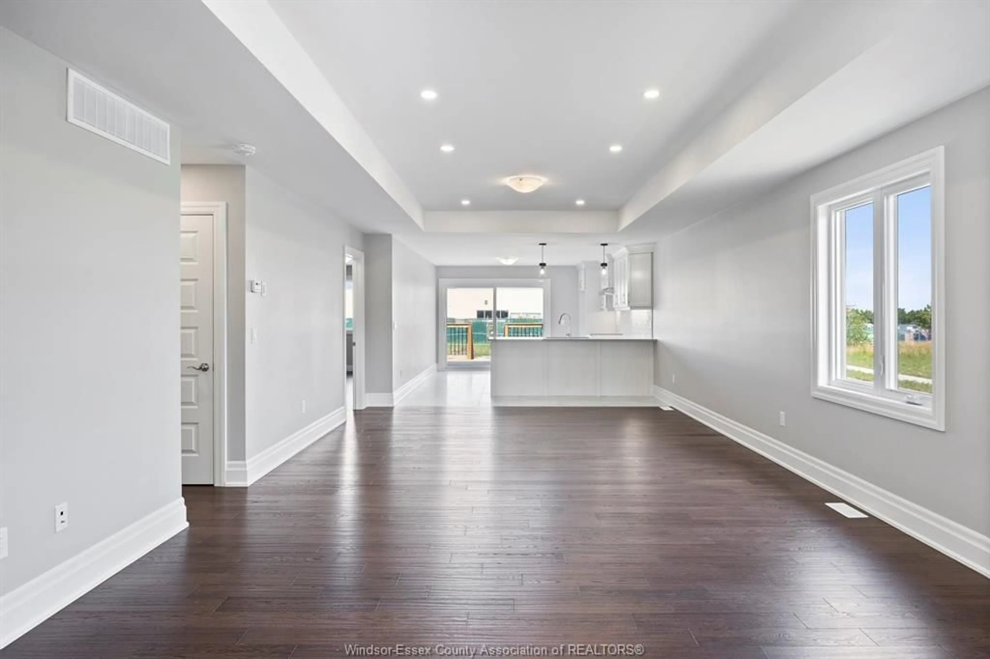 Indoor entryway, wood floors for 101 PETERS St, Essex Ontario N8M 0B9