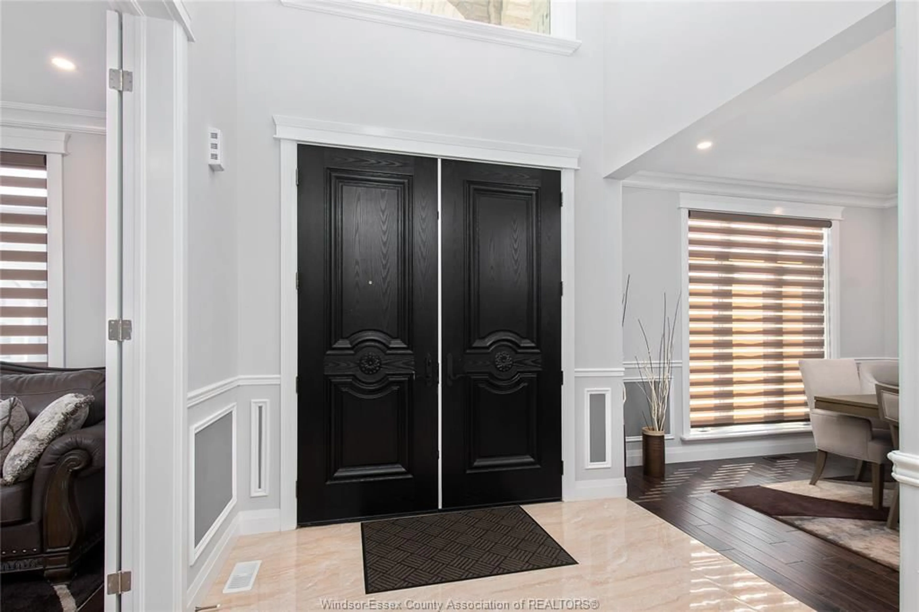 Indoor foyer, wood floors for 30 AUGUSTUS Crt, LaSalle Ontario N9H 0G6