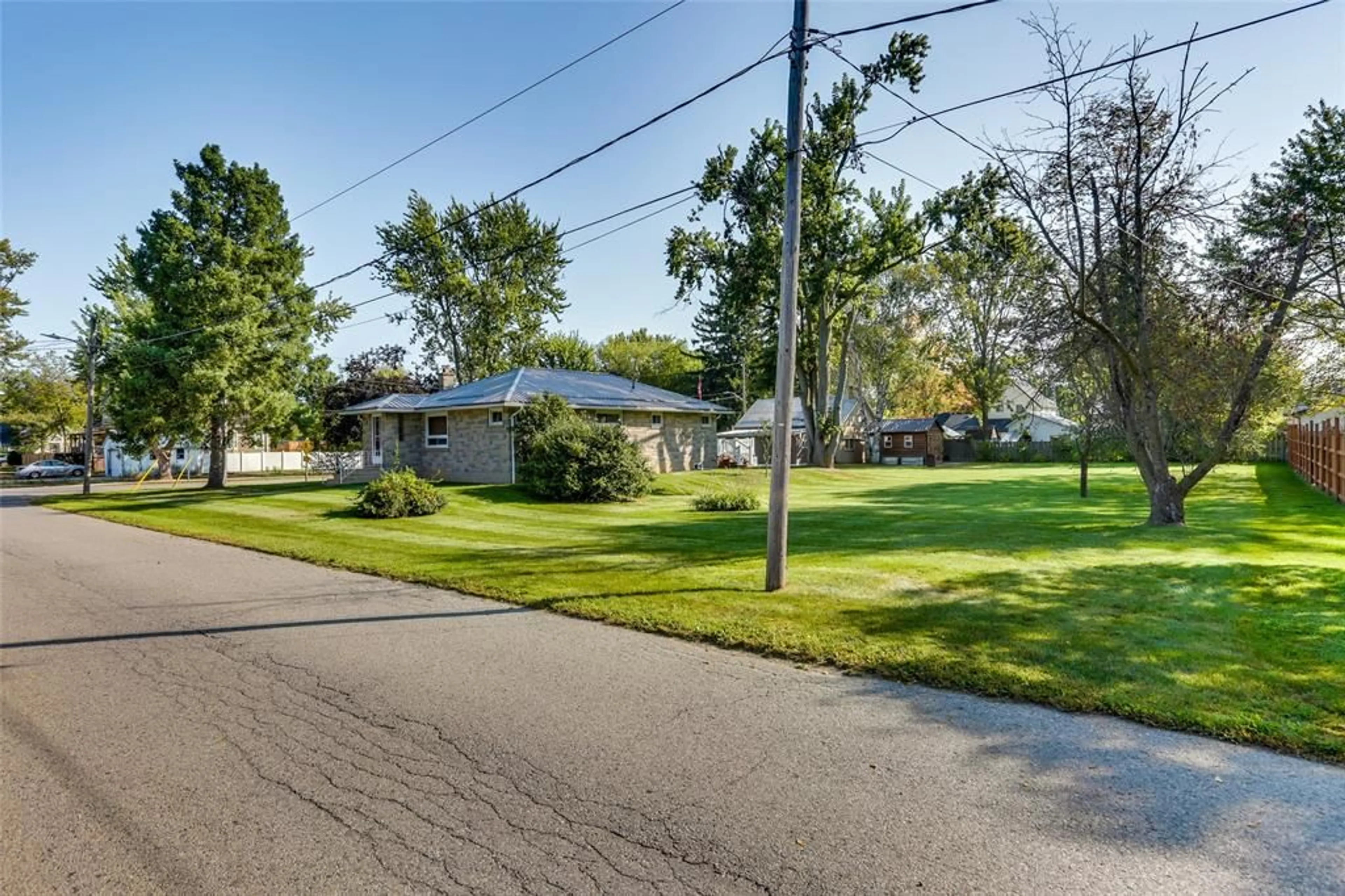 A pic from exterior of the house or condo, the street view for 3272 WALNUT St, Brooke-Alvinston Ontario N0N1AO