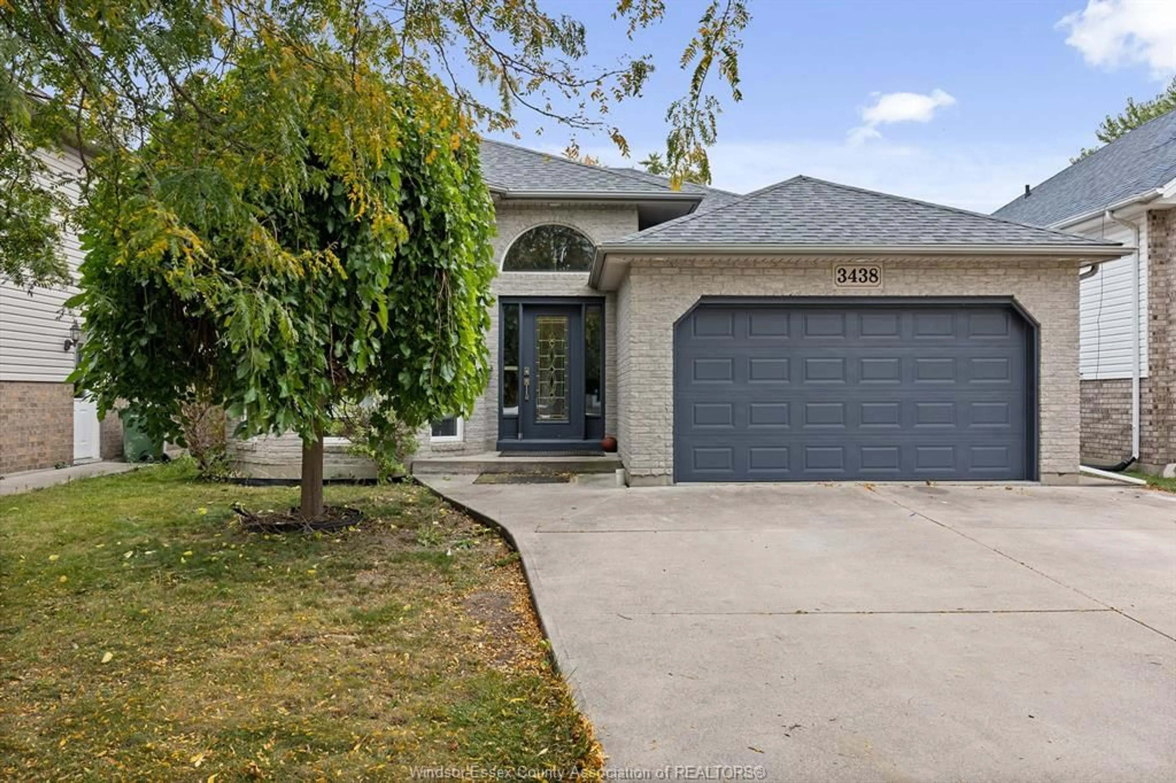 Frontside or backside of a home, the street view for 3438 TREELINE Crt, Windsor Ontario N8R 2K3