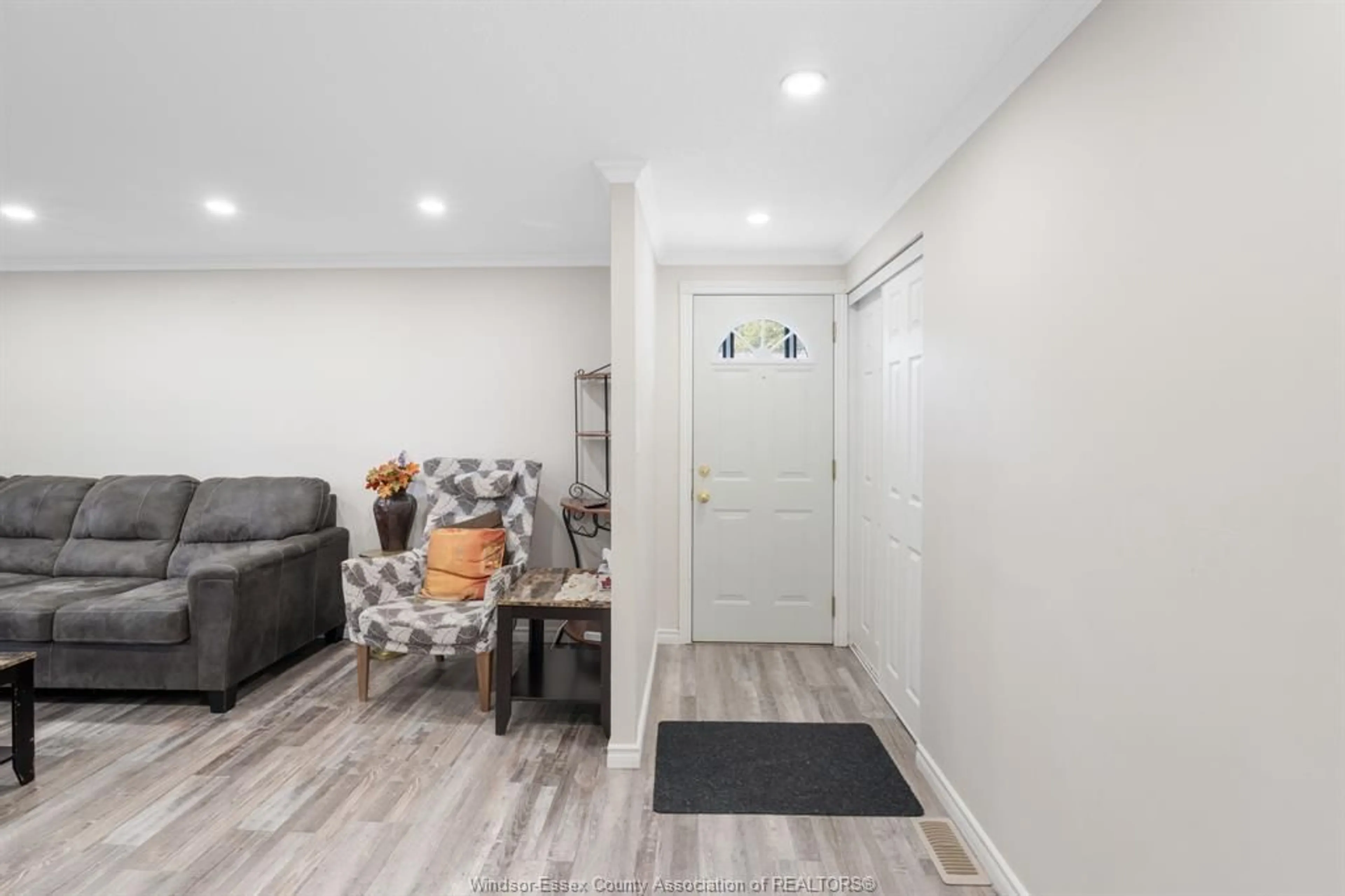 Indoor entryway, wood floors for 10240 EASTCOURT Dr, Windsor Ontario N8R 1E6