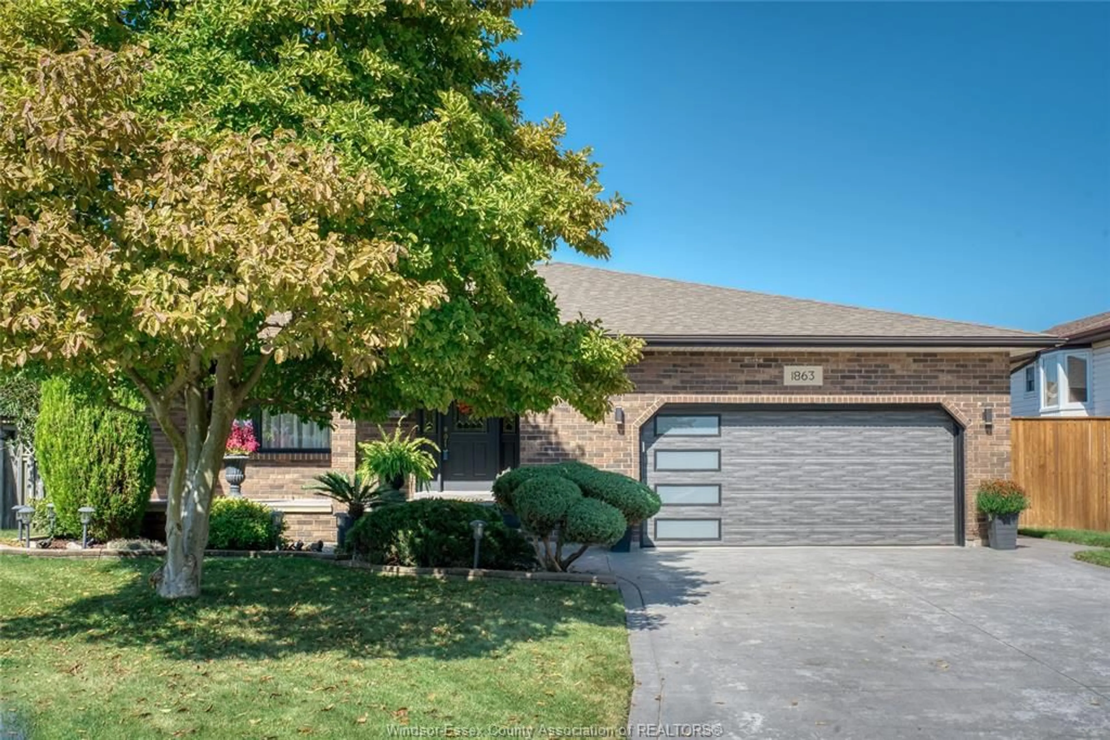 Frontside or backside of a home, the street view for 1863 HEATHERSTONE Way, LaSalle Ontario N9H 2G1