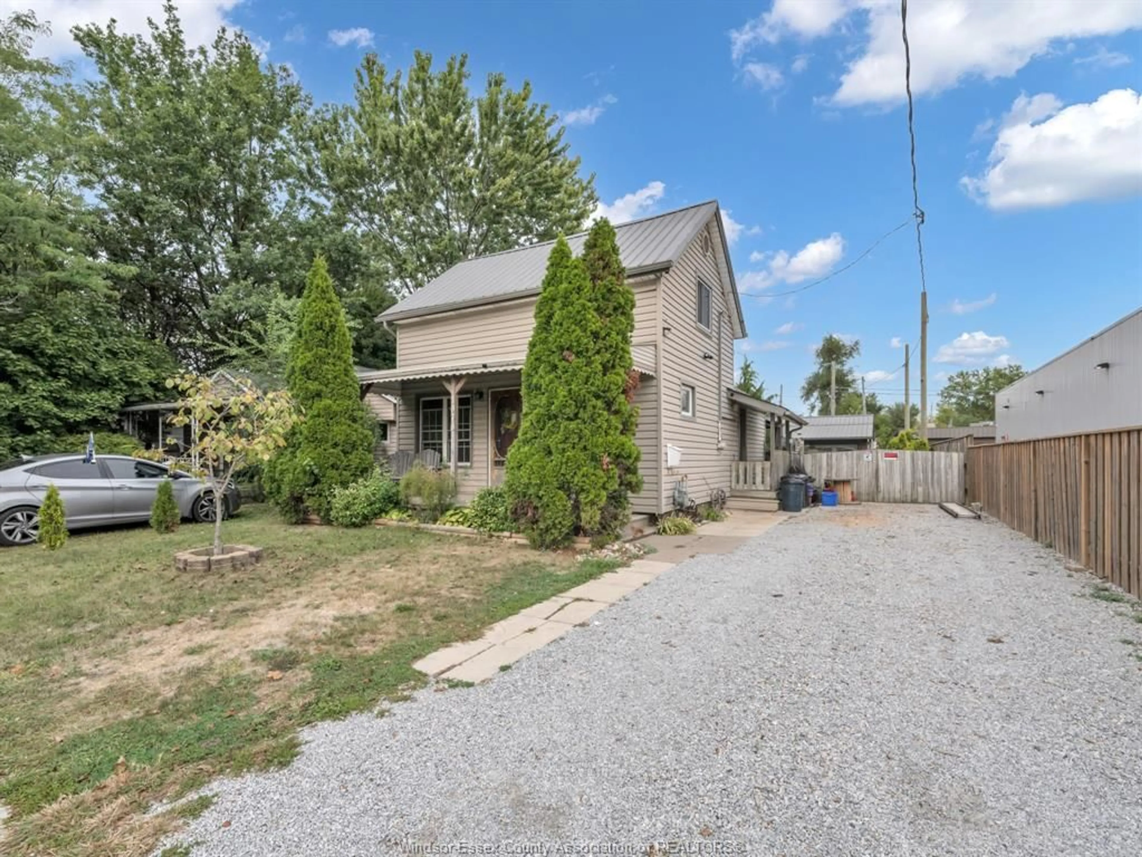 Frontside or backside of a home, the street view for 2076 FORD Blvd, Windsor Ontario N8T 2E7