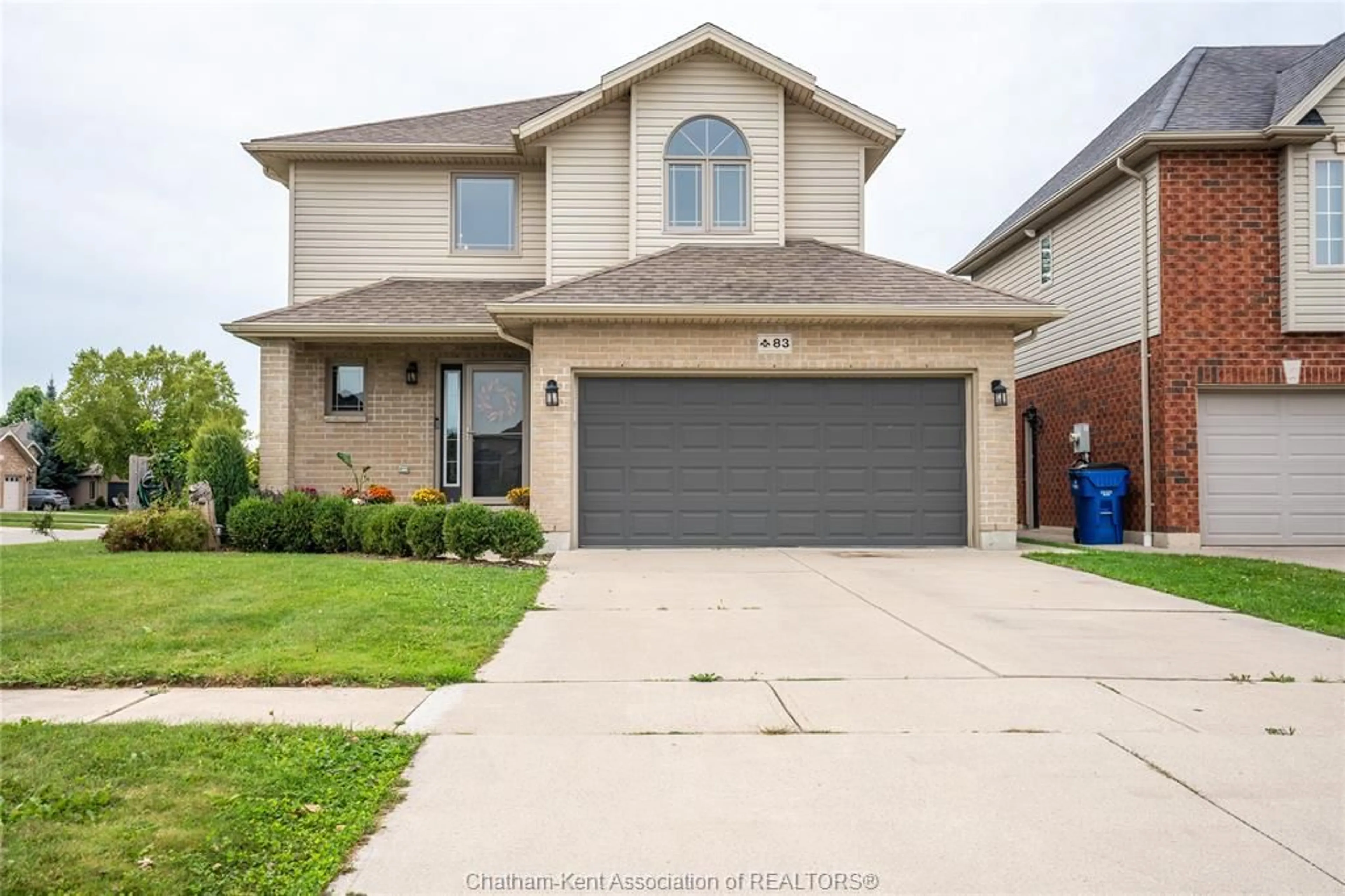 Frontside or backside of a home for 83 Smithfield Cir, Chatham Ontario N7L 5S1