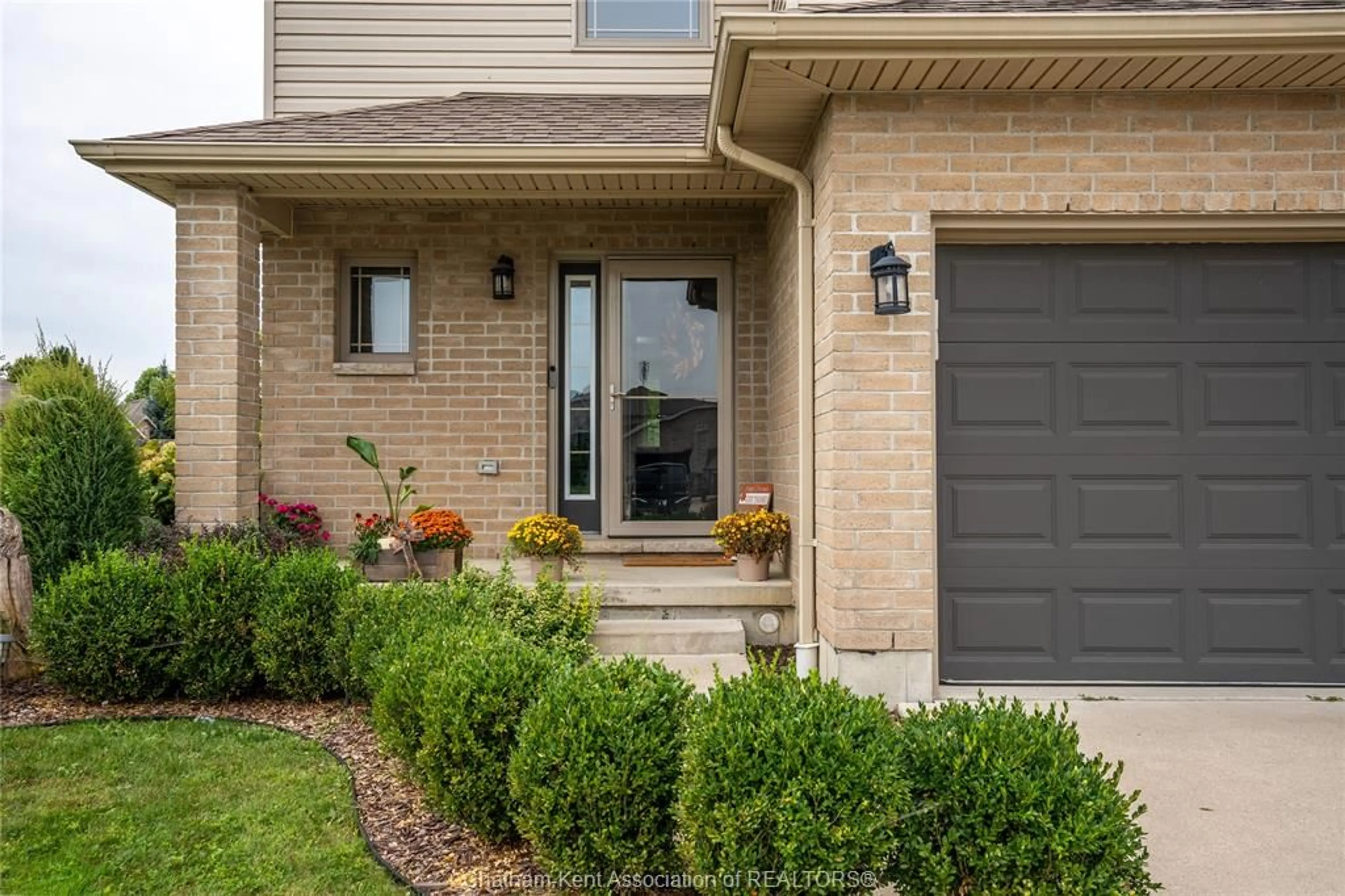 Home with brick exterior material for 83 Smithfield Cir, Chatham Ontario N7L 5S1