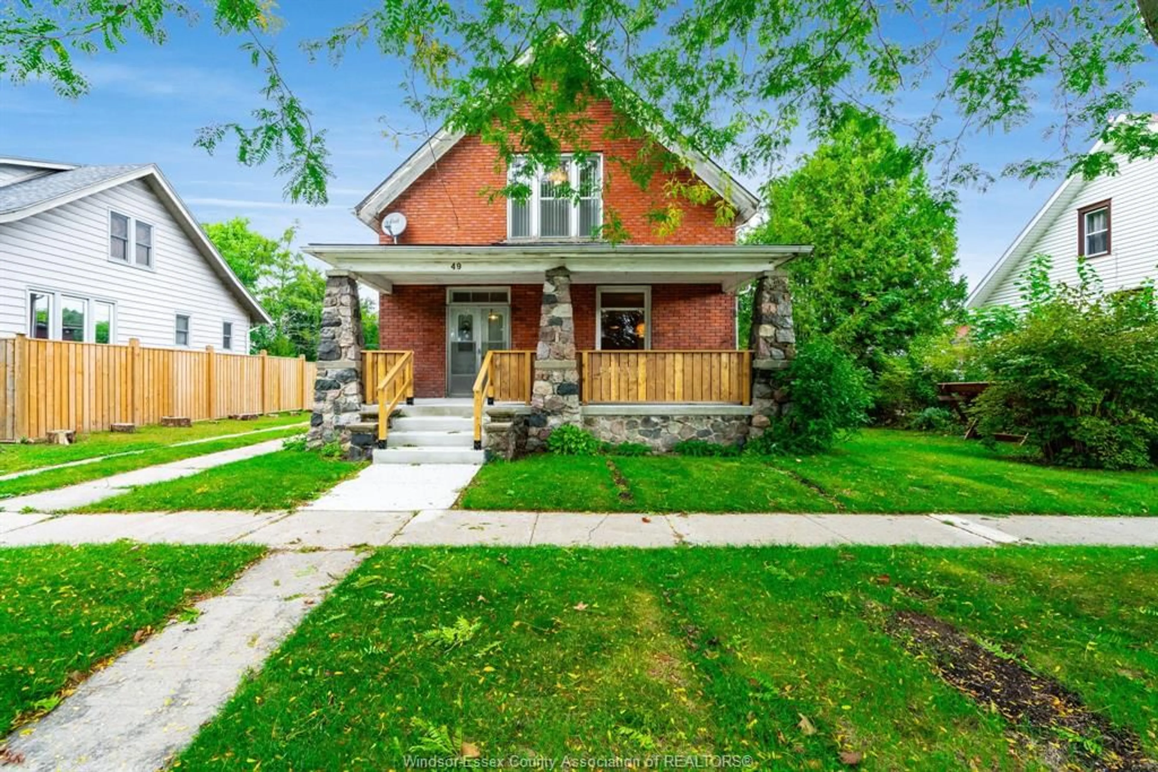 Frontside or backside of a home for 49 Askew St, Leamington Ontario N8H 1Y1