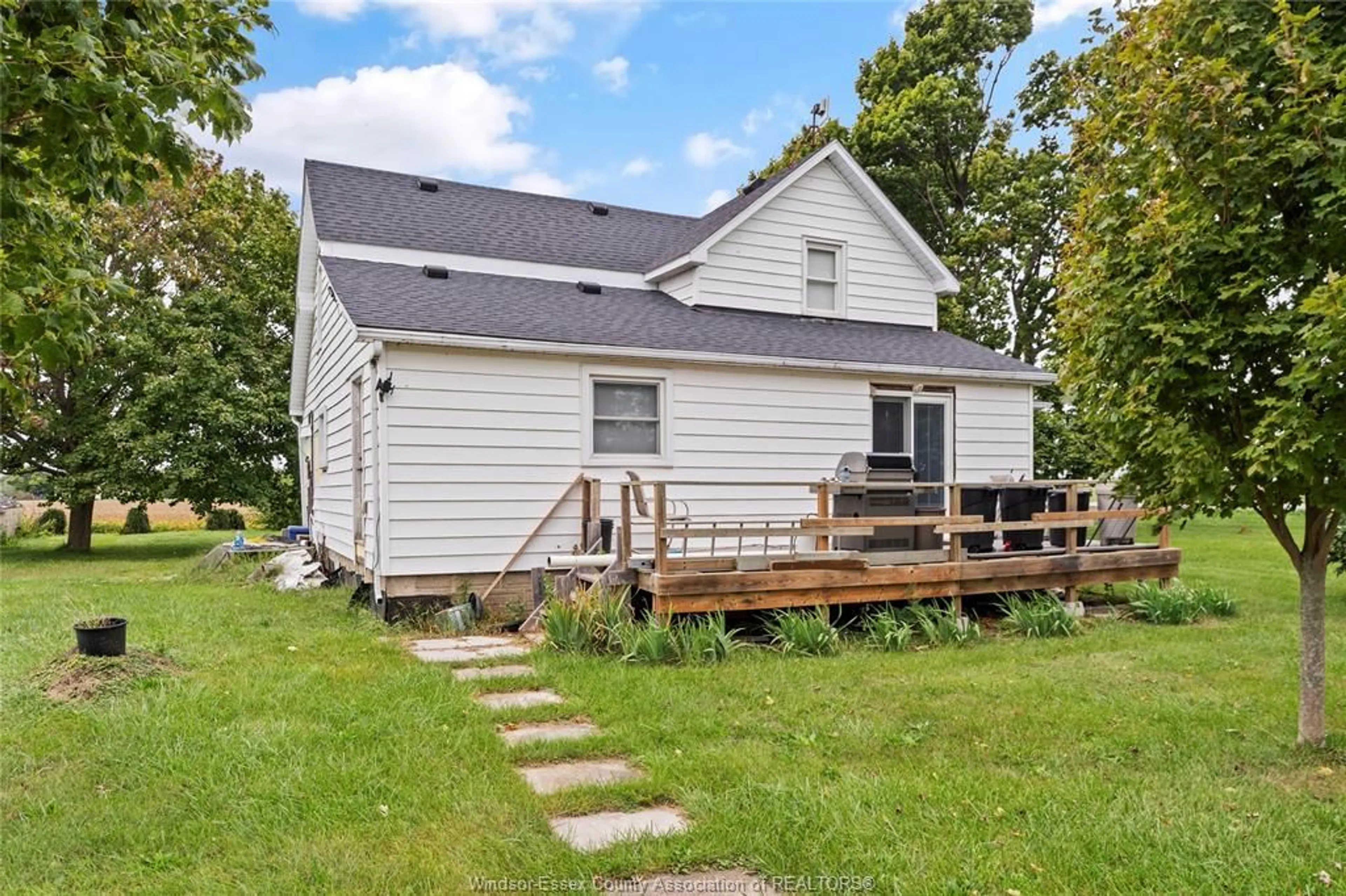 Cottage for 6490 COUNTY ROAD 20, Amherstburg Ontario N0R 1G0