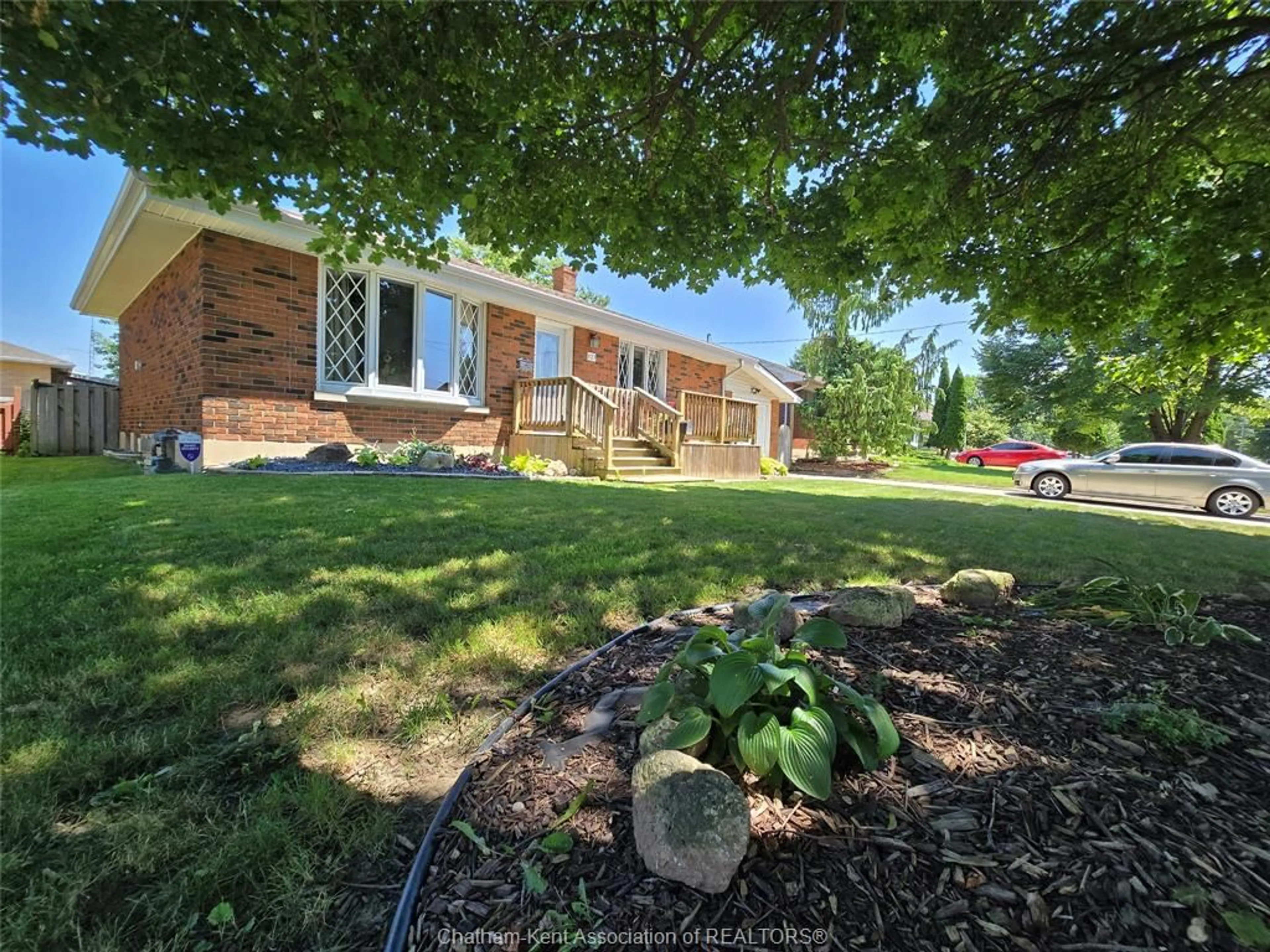 Frontside or backside of a home, the street view for 123 JOHN St, Chatham Ontario N7M 5B9