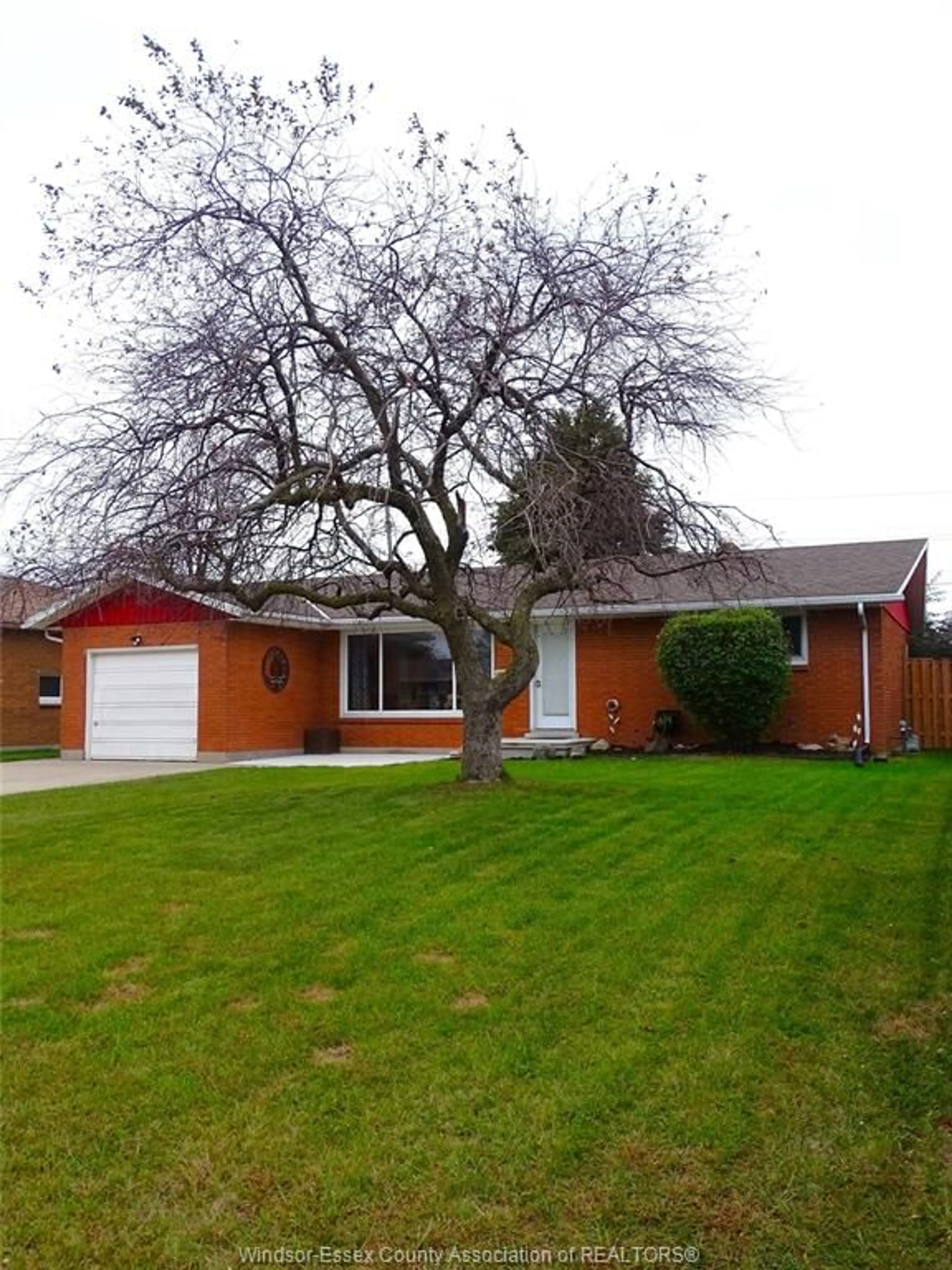 Frontside or backside of a home for 15 GARRY, Leamington Ontario N8H 3P5