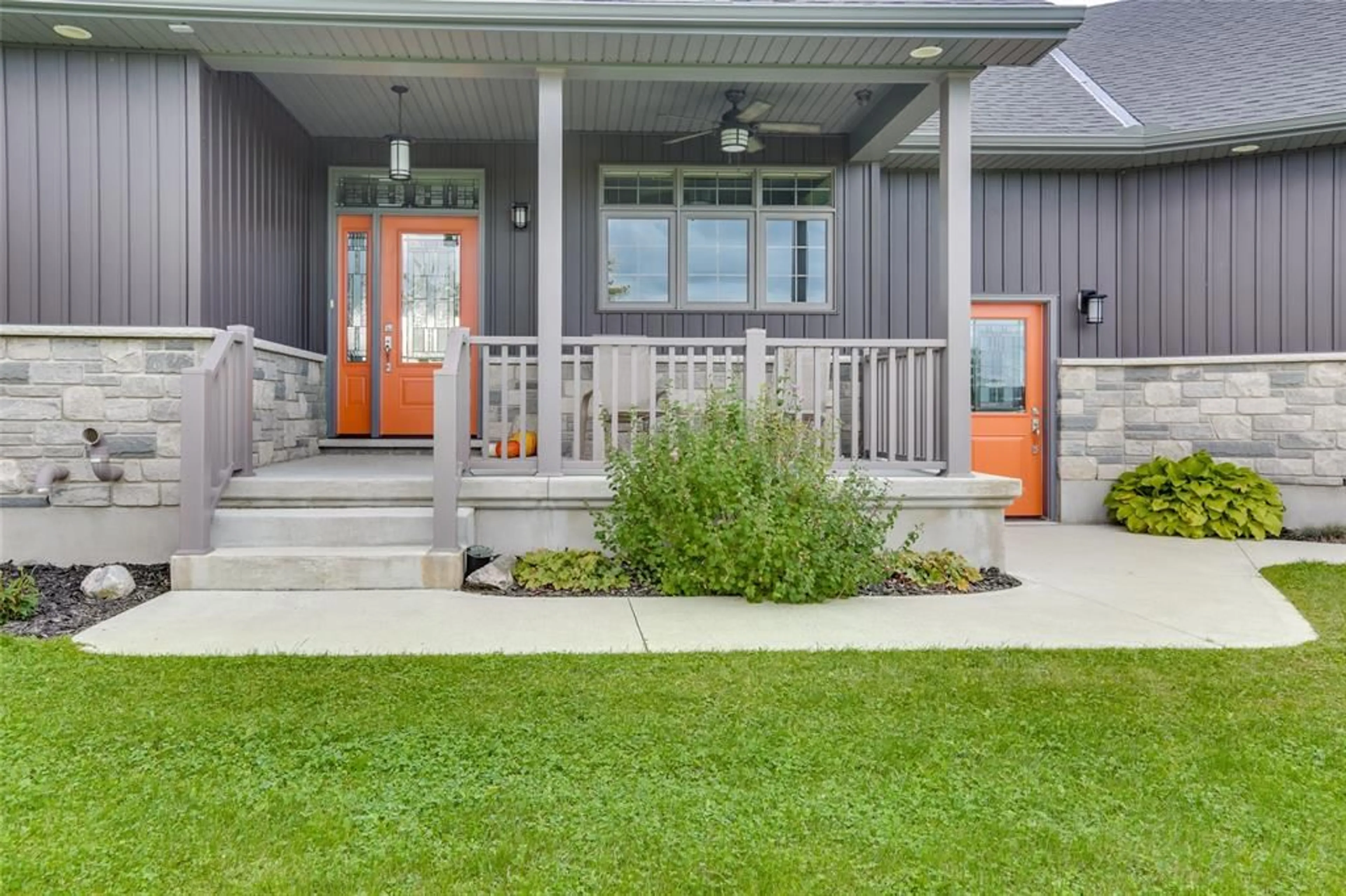 Indoor entryway, cement floor for 5103 FIRST SCHOOL Rd, Warwick-Watford Ontario N0M 2S0