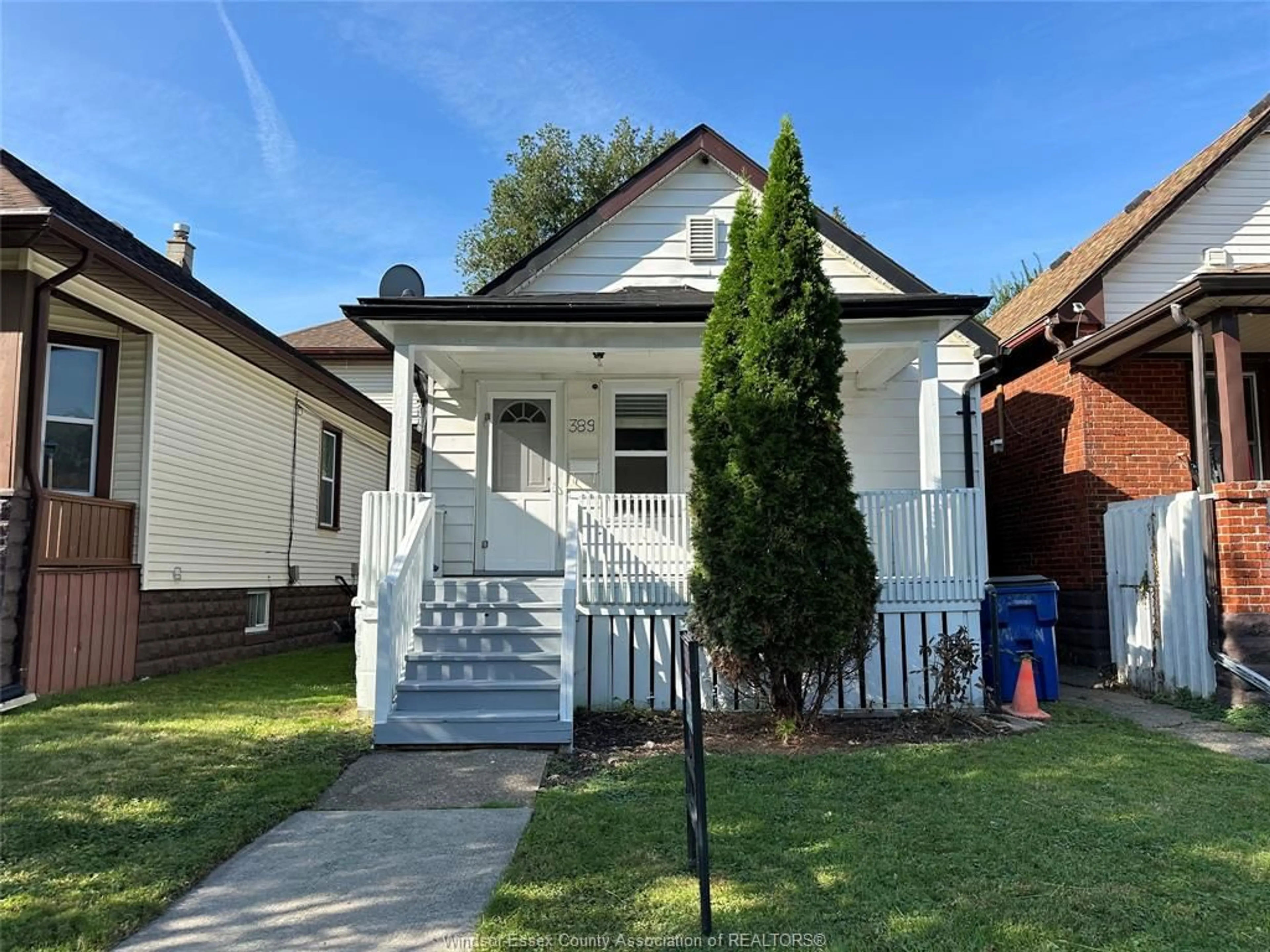 Frontside or backside of a home for 389 BRIDGE Ave, Windsor Ontario N9B 2M3