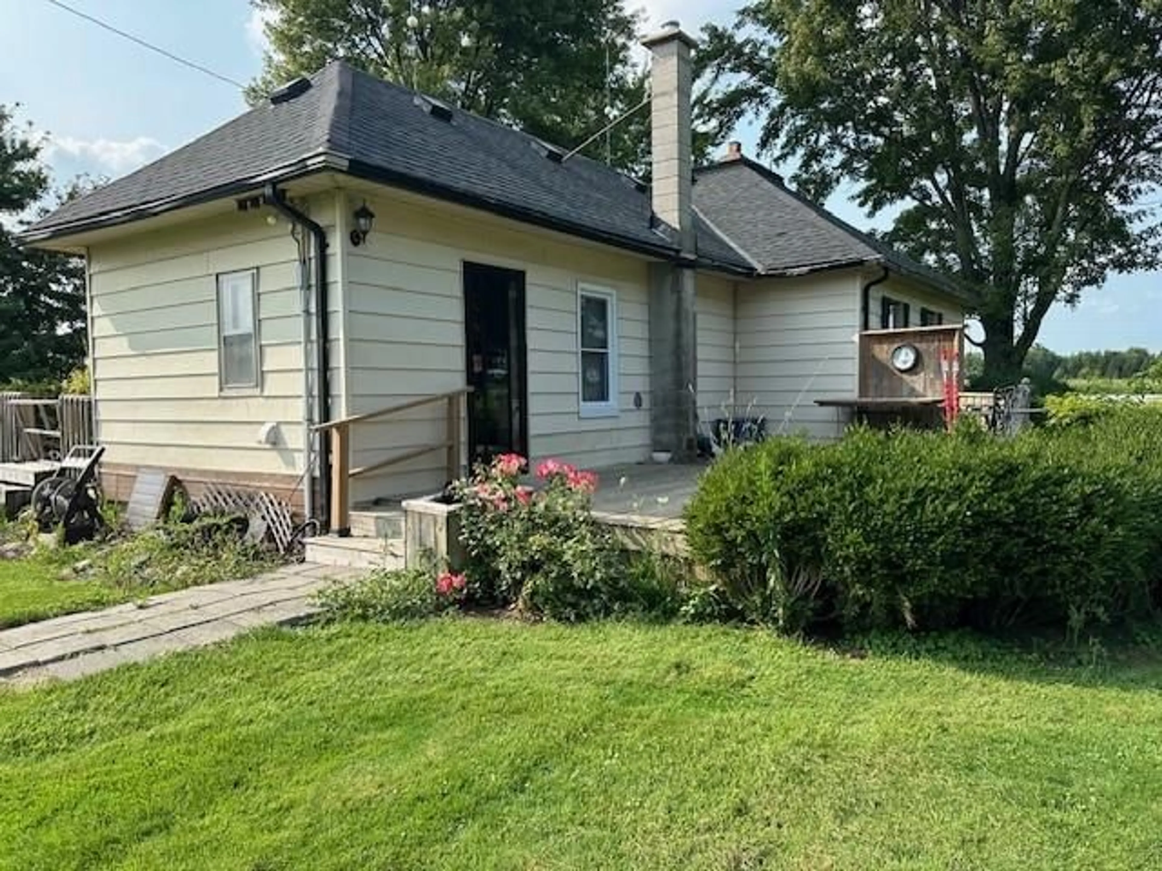 Frontside or backside of a home, cottage for 5045 EDYS MILLS Line, Dawn-Euphemia Ontario N0N1P0