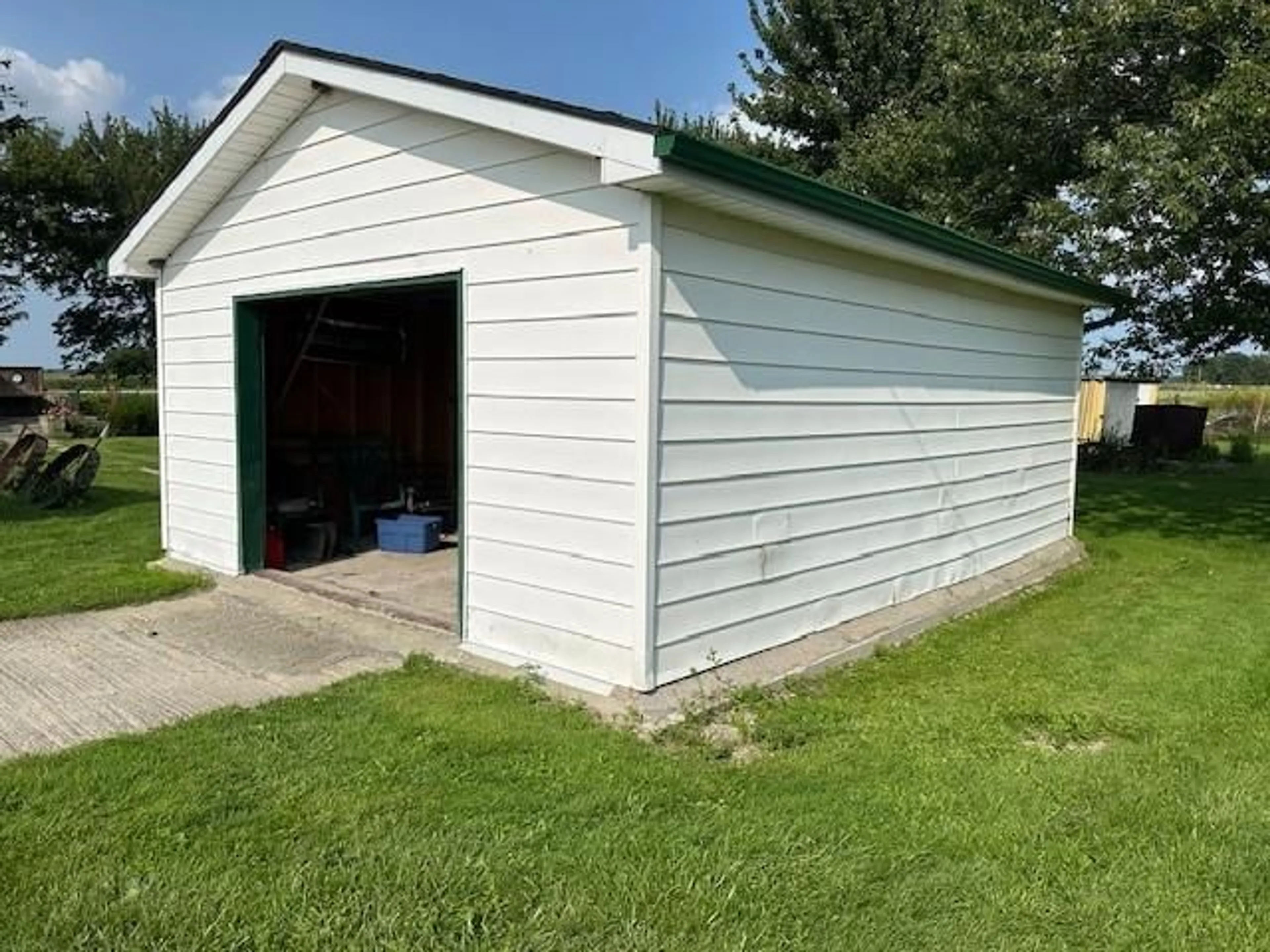 Shed for 5045 EDYS MILLS Line, Dawn-Euphemia Ontario N0N1P0