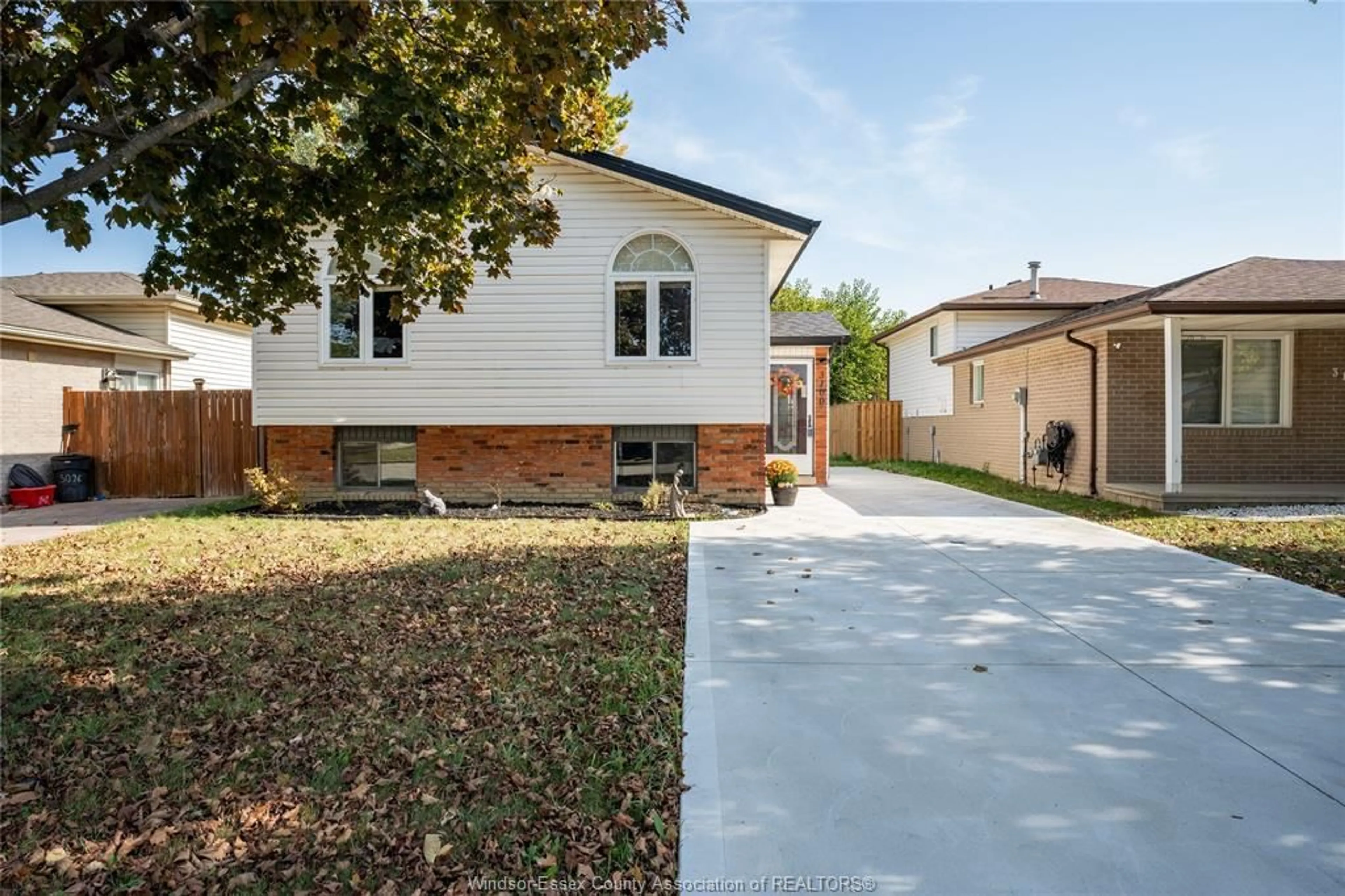 Frontside or backside of a home, the fenced backyard for 3100 LOEBACH, Windsor Ontario N8T 3M8