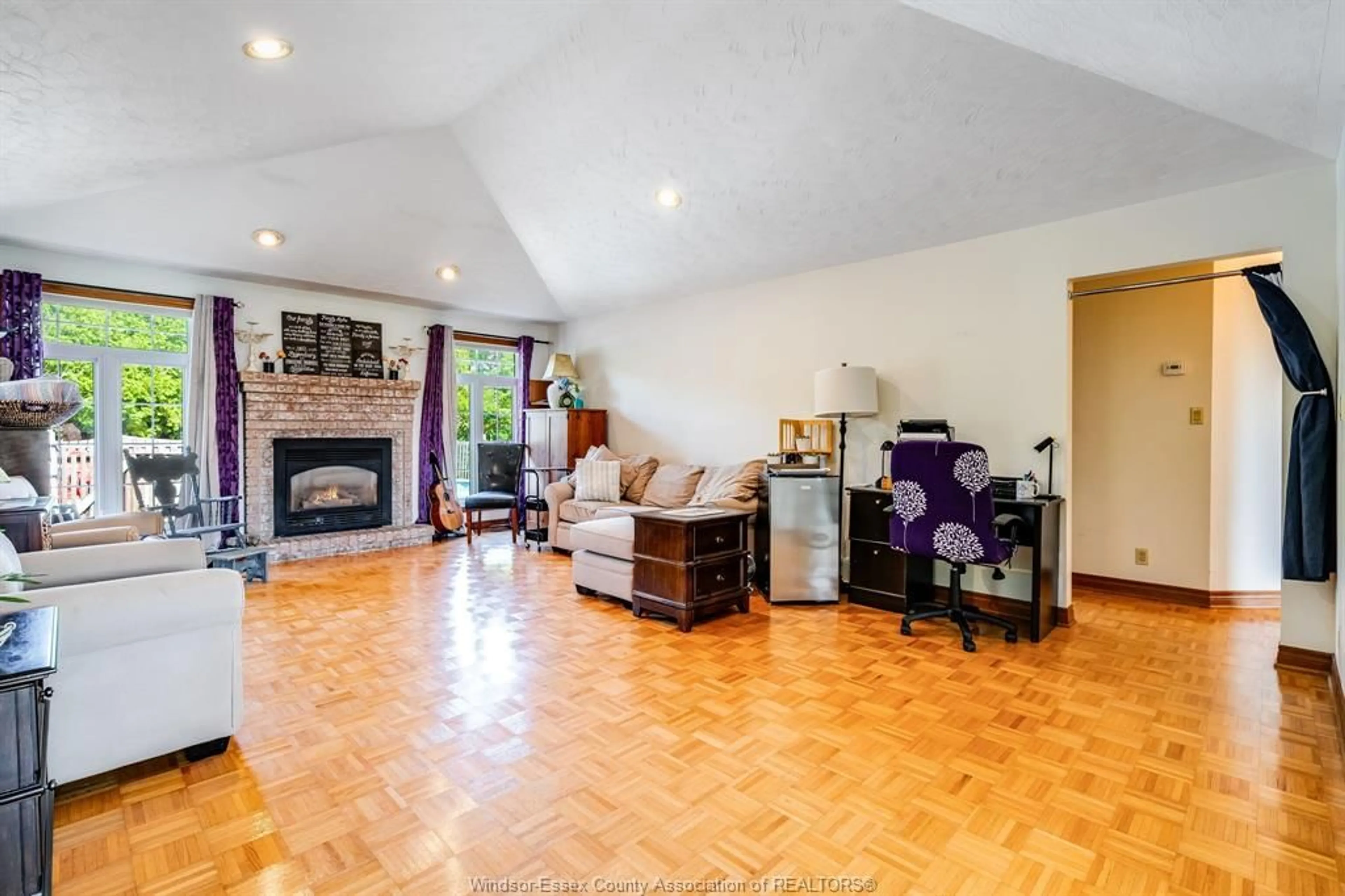 Living room, wood floors for 302 Applewood, Kingsville Ontario N9Y 3Y5