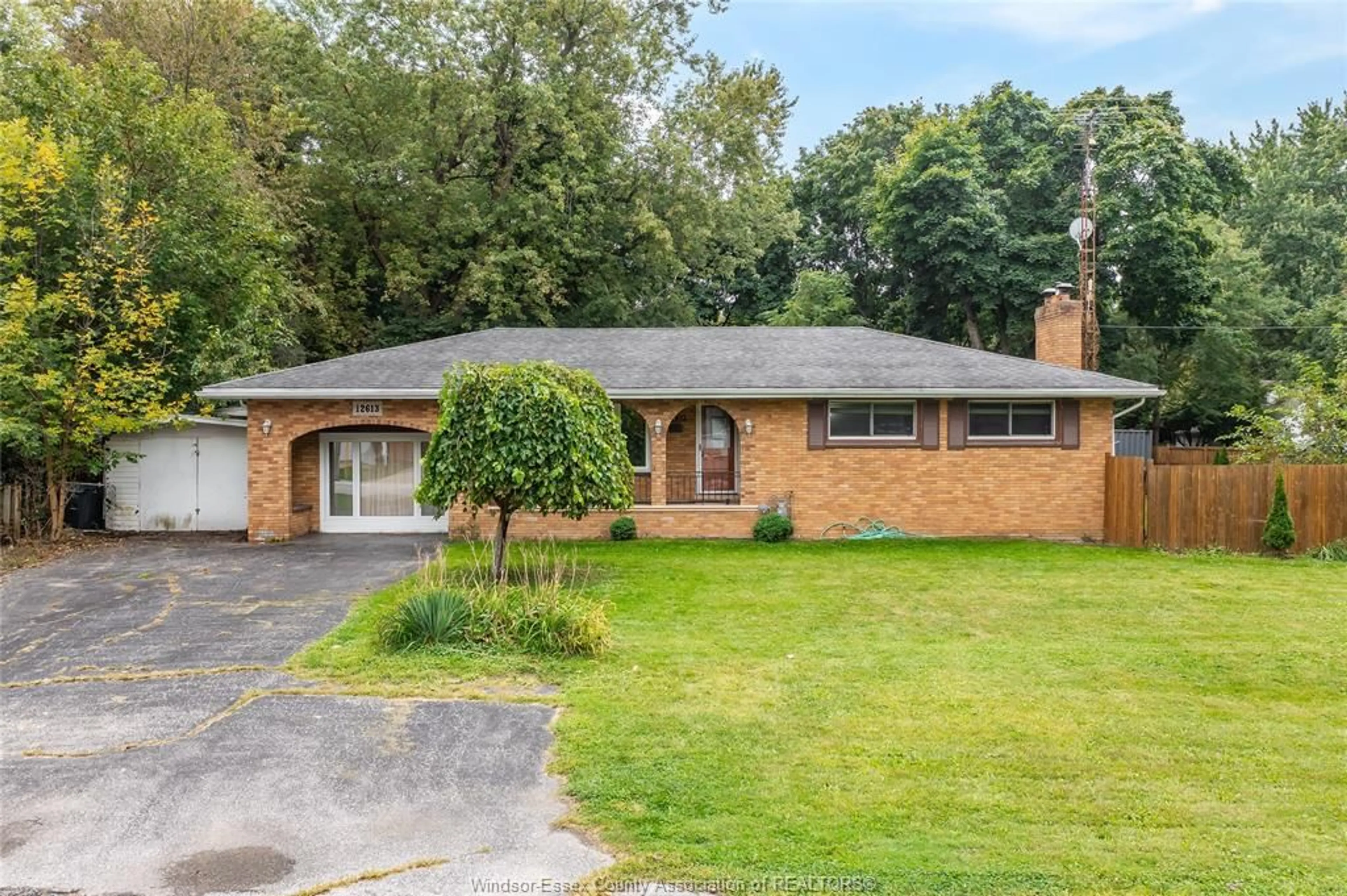 Frontside or backside of a home, the street view for 12613 DILLON Dr, Tecumseh Ontario N8N 1C5