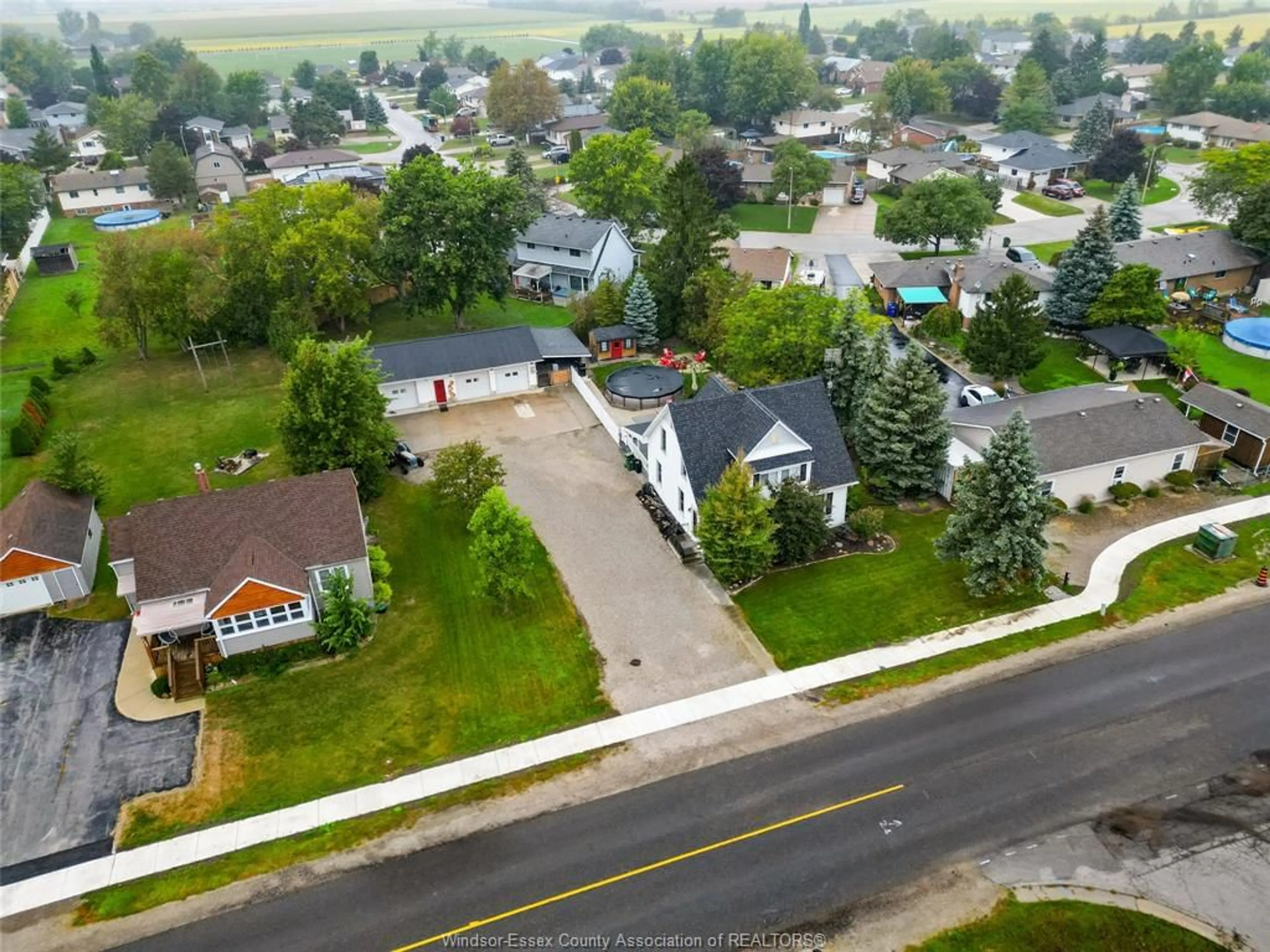 Frontside or backside of a home, the street view for 151 BELLE RIVER Rd, Kingsville Ontario N0R 1B0