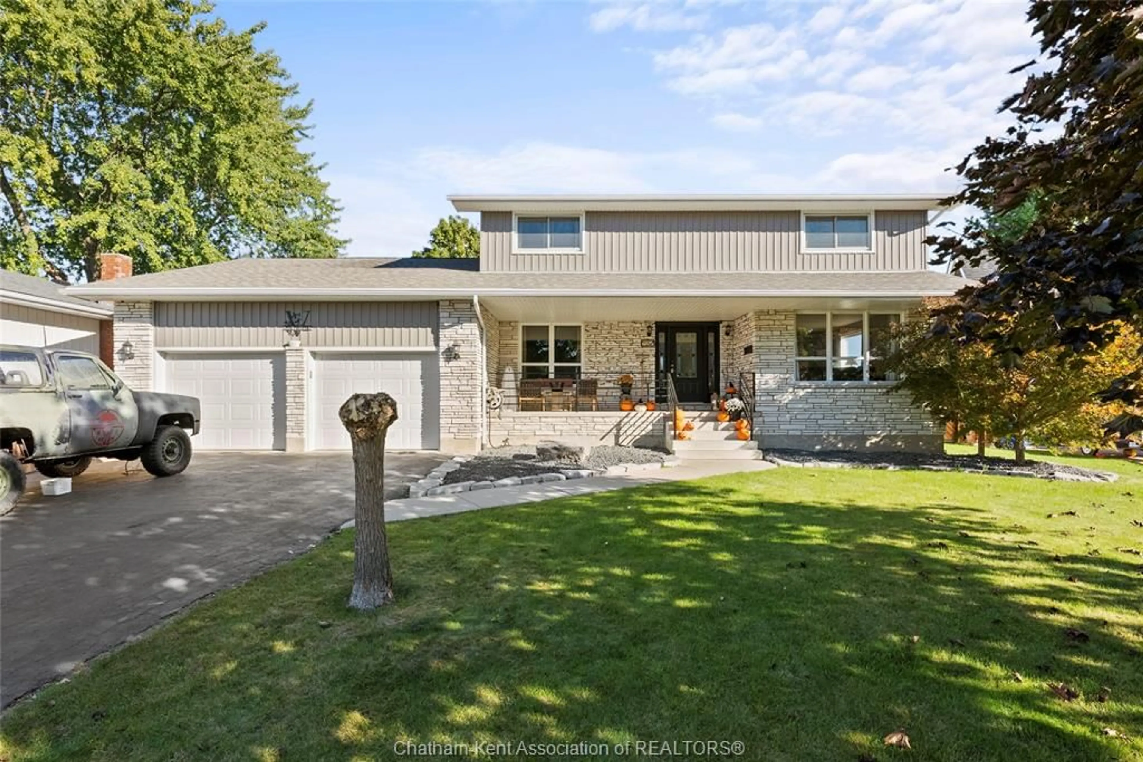 Frontside or backside of a home, cottage for 29 Balmoral Pl, Wallaceburg Ontario N8A 2E2