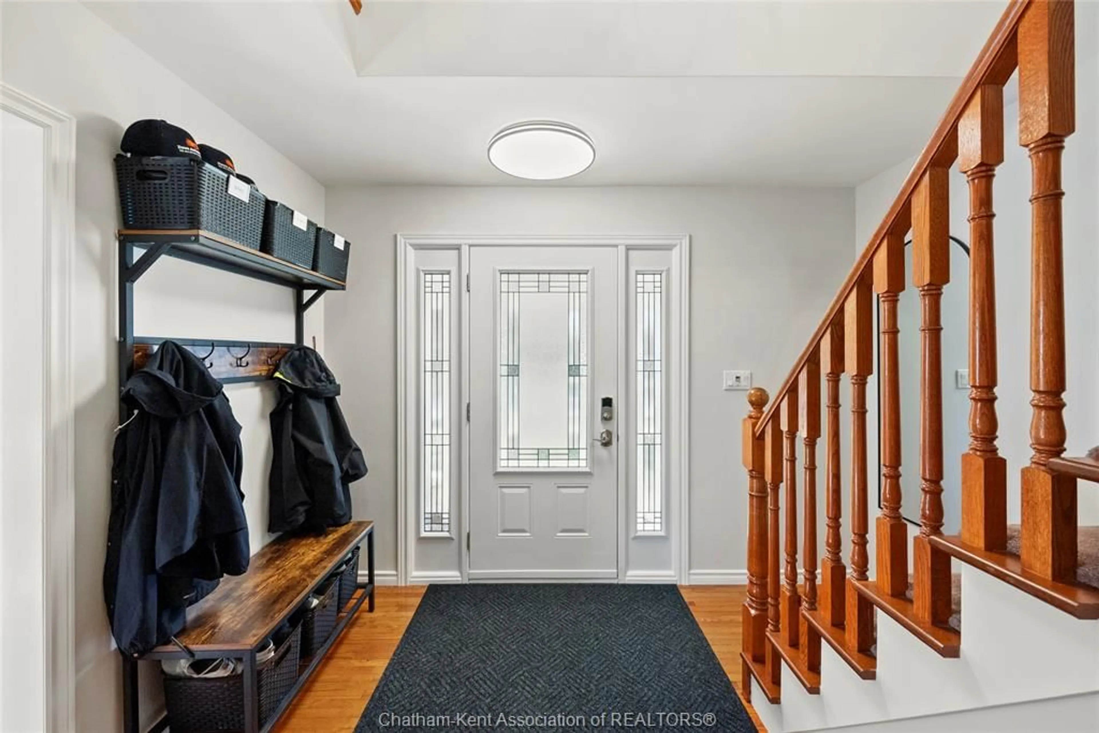 Indoor entryway, wood floors for 29 Balmoral Pl, Wallaceburg Ontario N8A 2E2