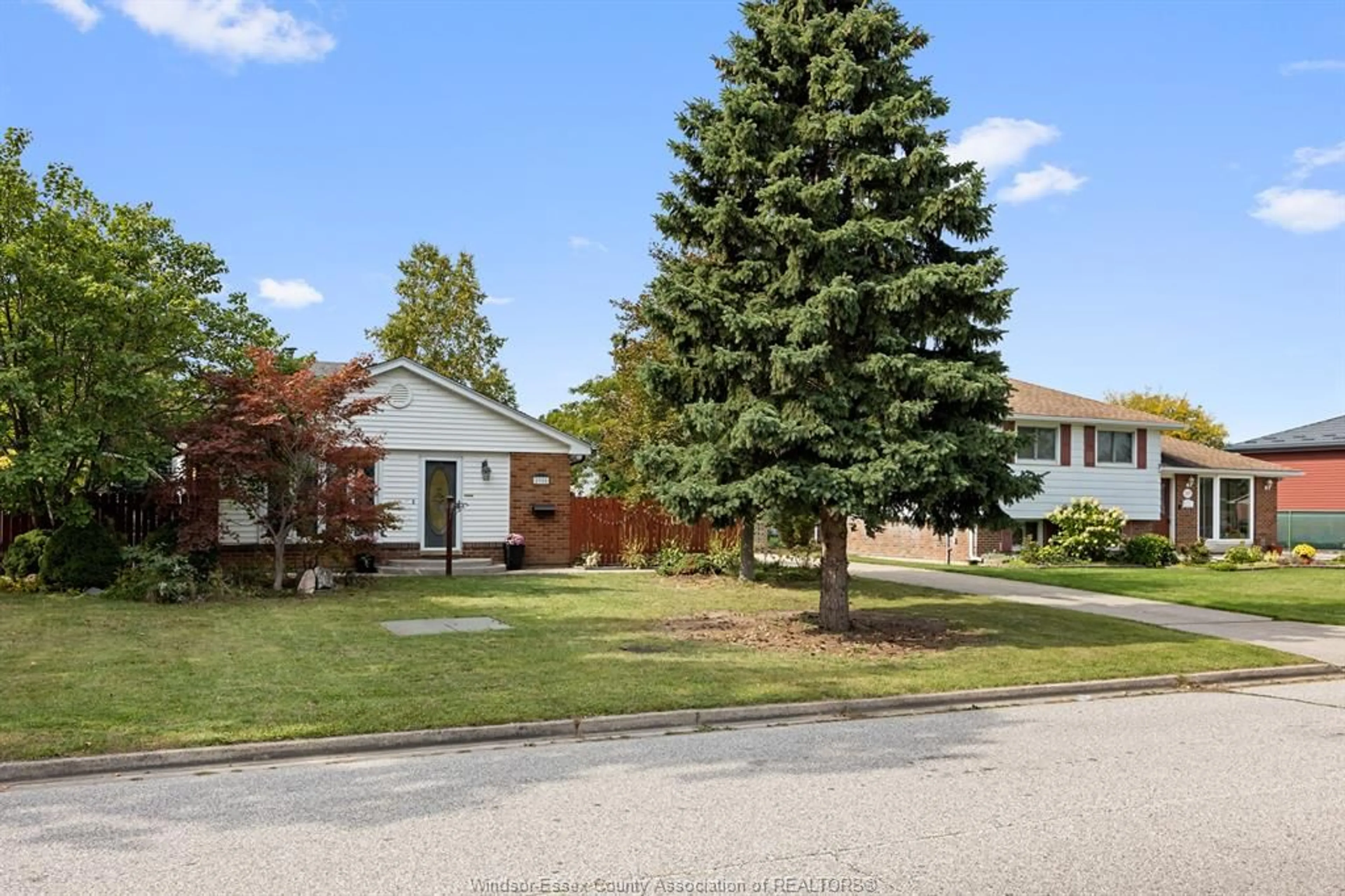 Frontside or backside of a home, the street view for 2985 AUSTEN Dr, Windsor Ontario N8T 1Z4