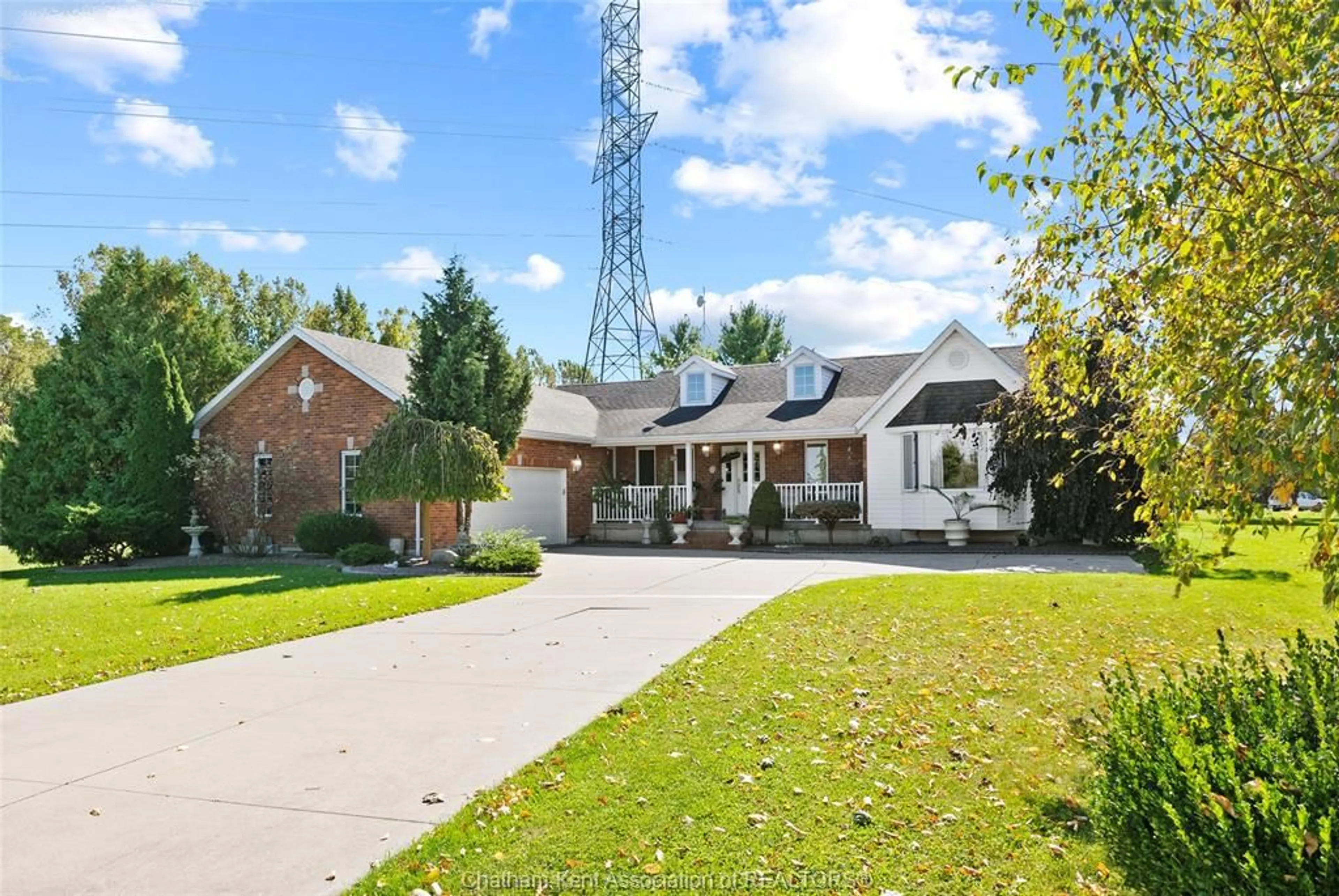 Frontside or backside of a home, cottage for 21640 PINEHURST Cres, Chatham-Kent Ontario N7M 5J3