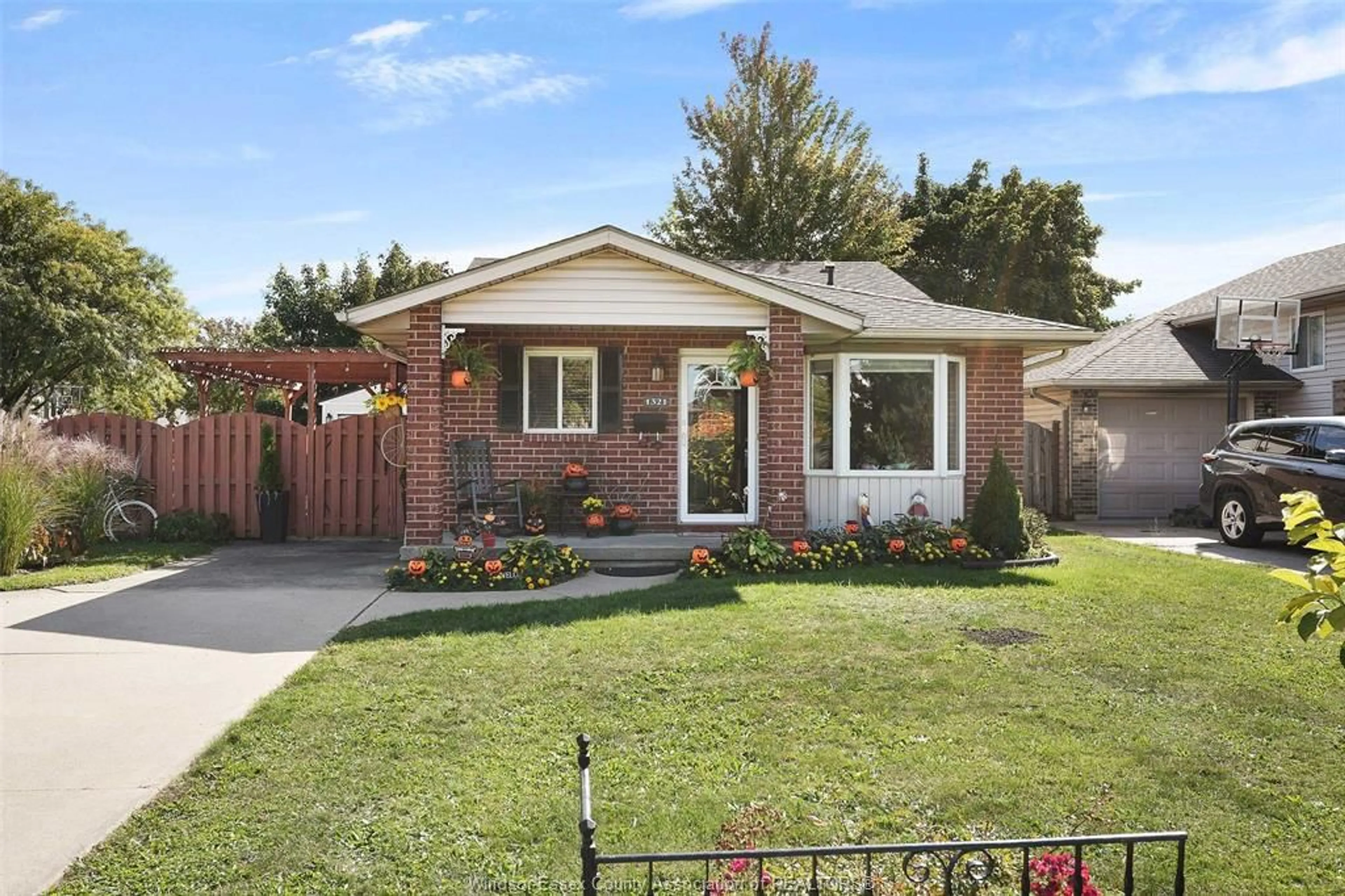 Home with brick exterior material for 1321 HANSEN Cres, Windsor Ontario N8W 5M8