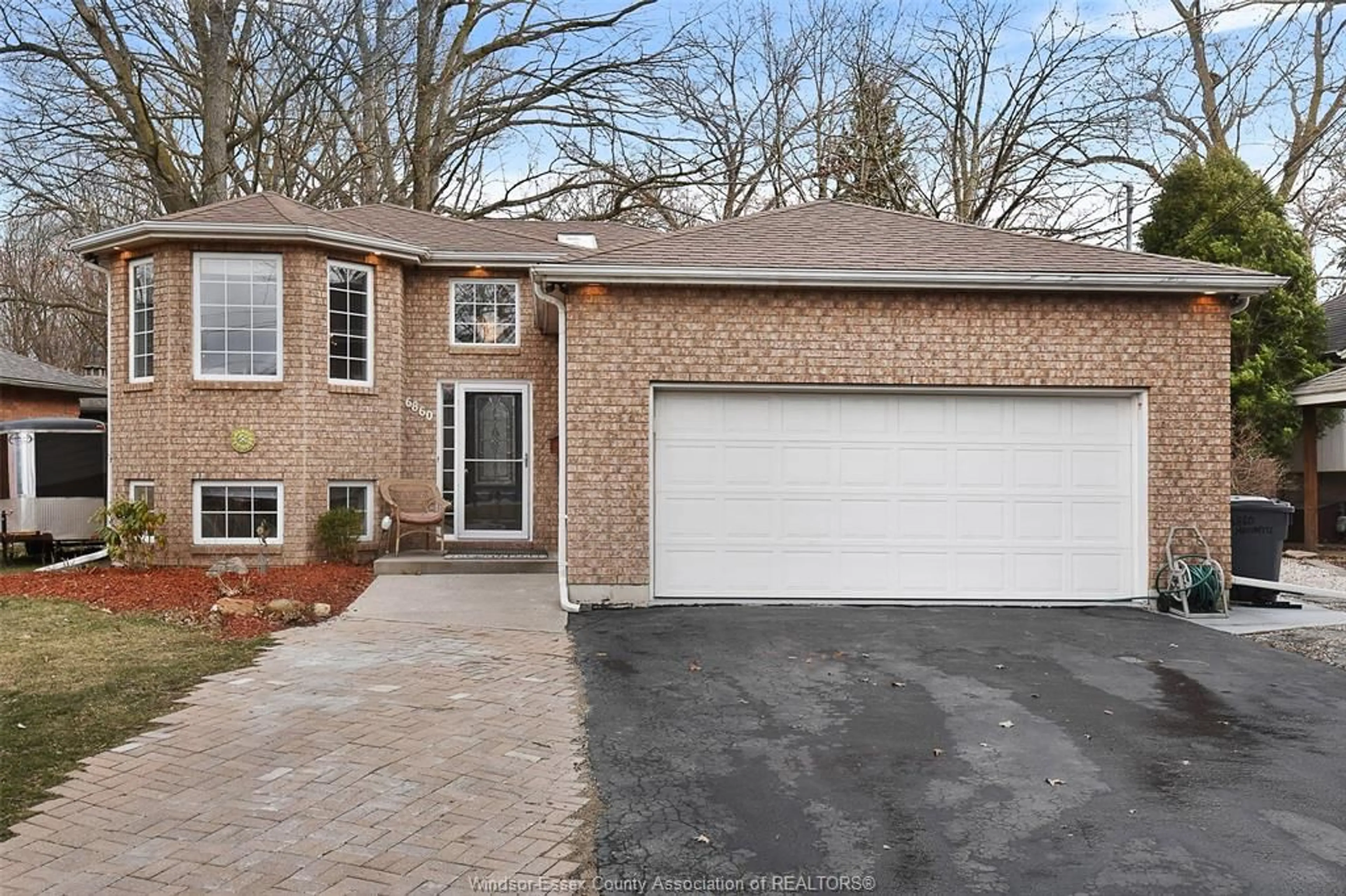 Home with brick exterior material for 6860 MATCHETTE, LaSalle Ontario N9J 3H7