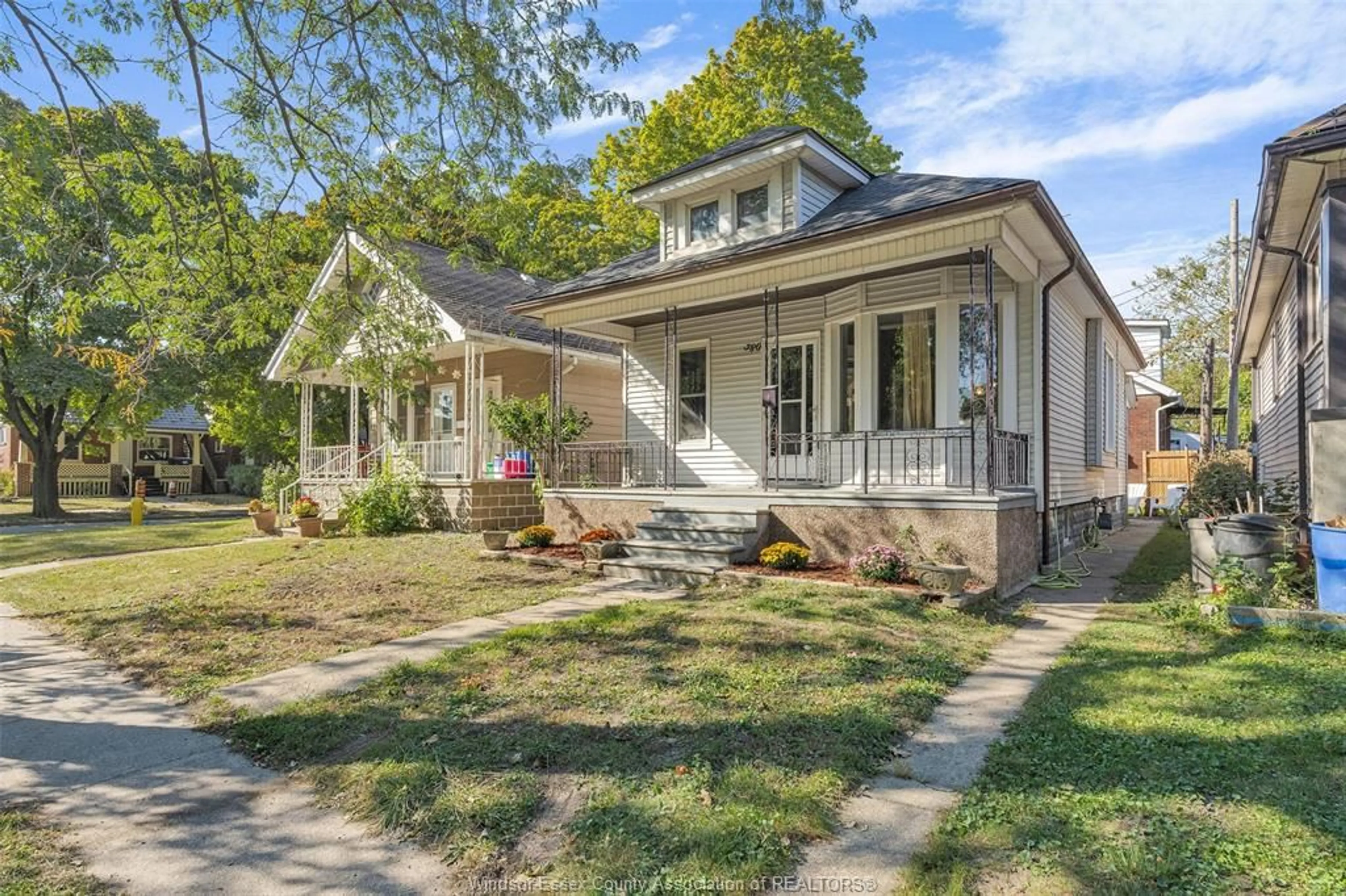 Frontside or backside of a home, cottage for 580 GROVE, Windsor Ontario N9A 6G4