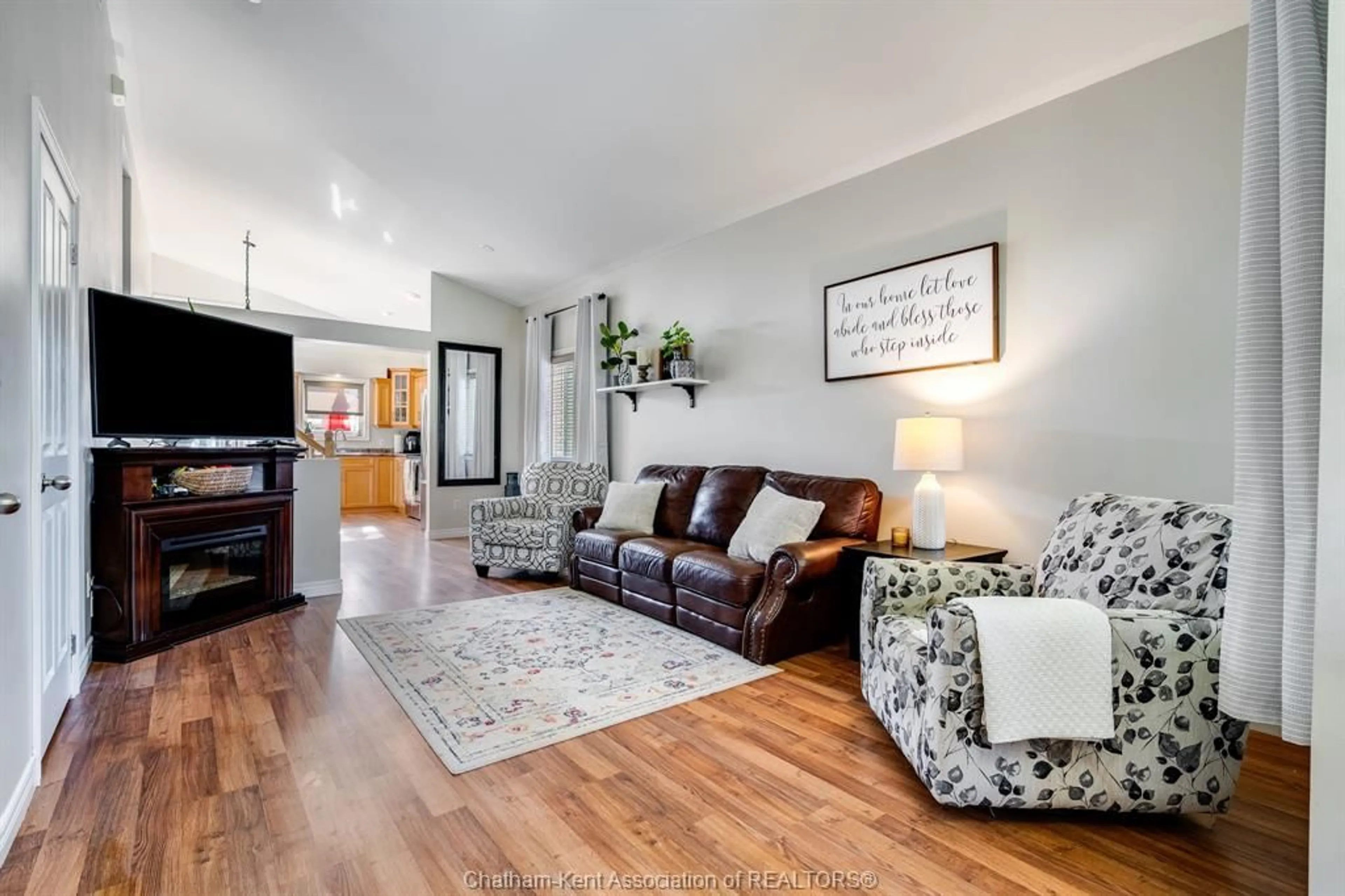 Living room, wood floors for 4 Creekview Pl, Chatham Ontario N7L 0A2