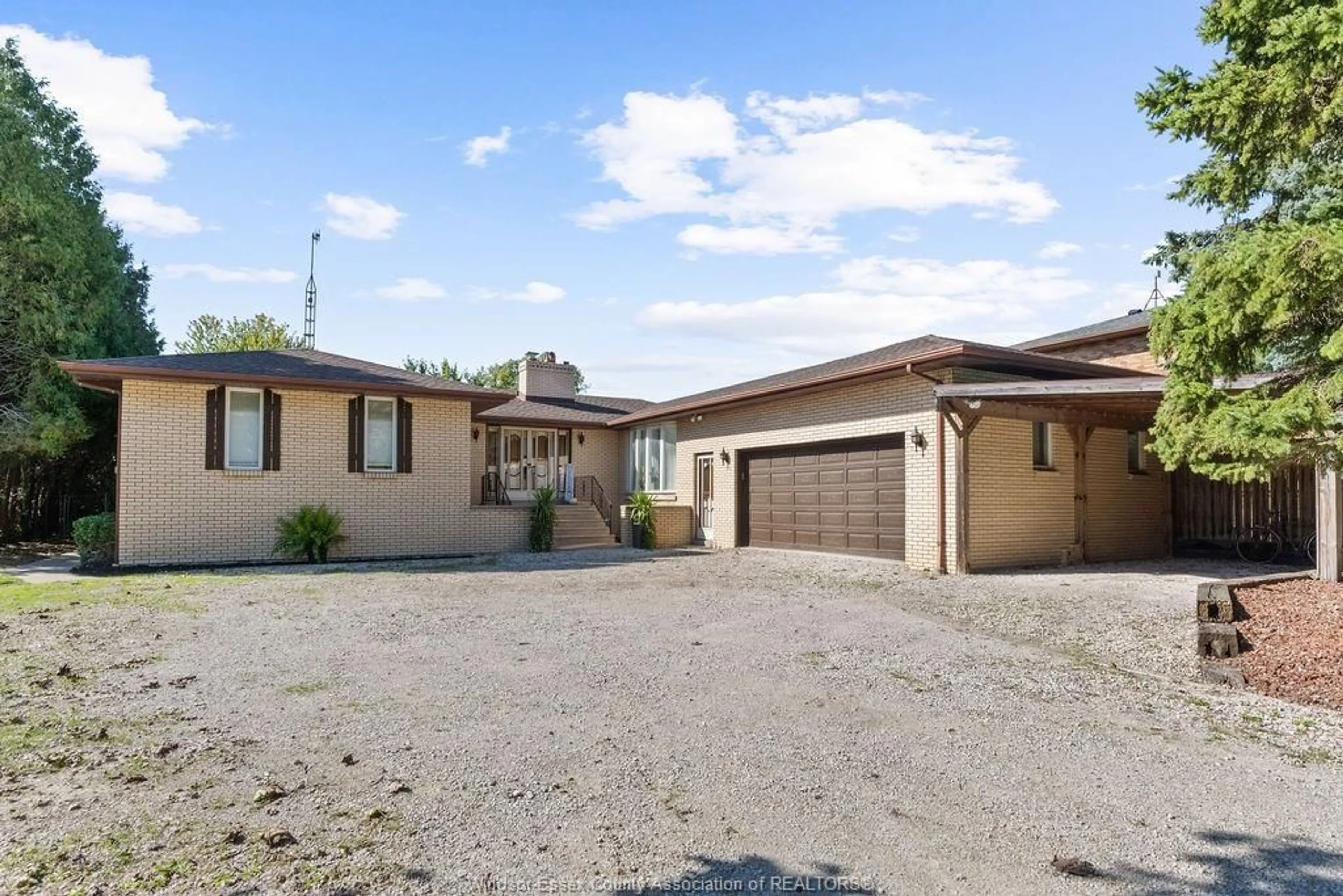 Frontside or backside of a home, the street view for 1102 SECOND CONCESSION Rd, Amherstburg Ontario N9V 3R3