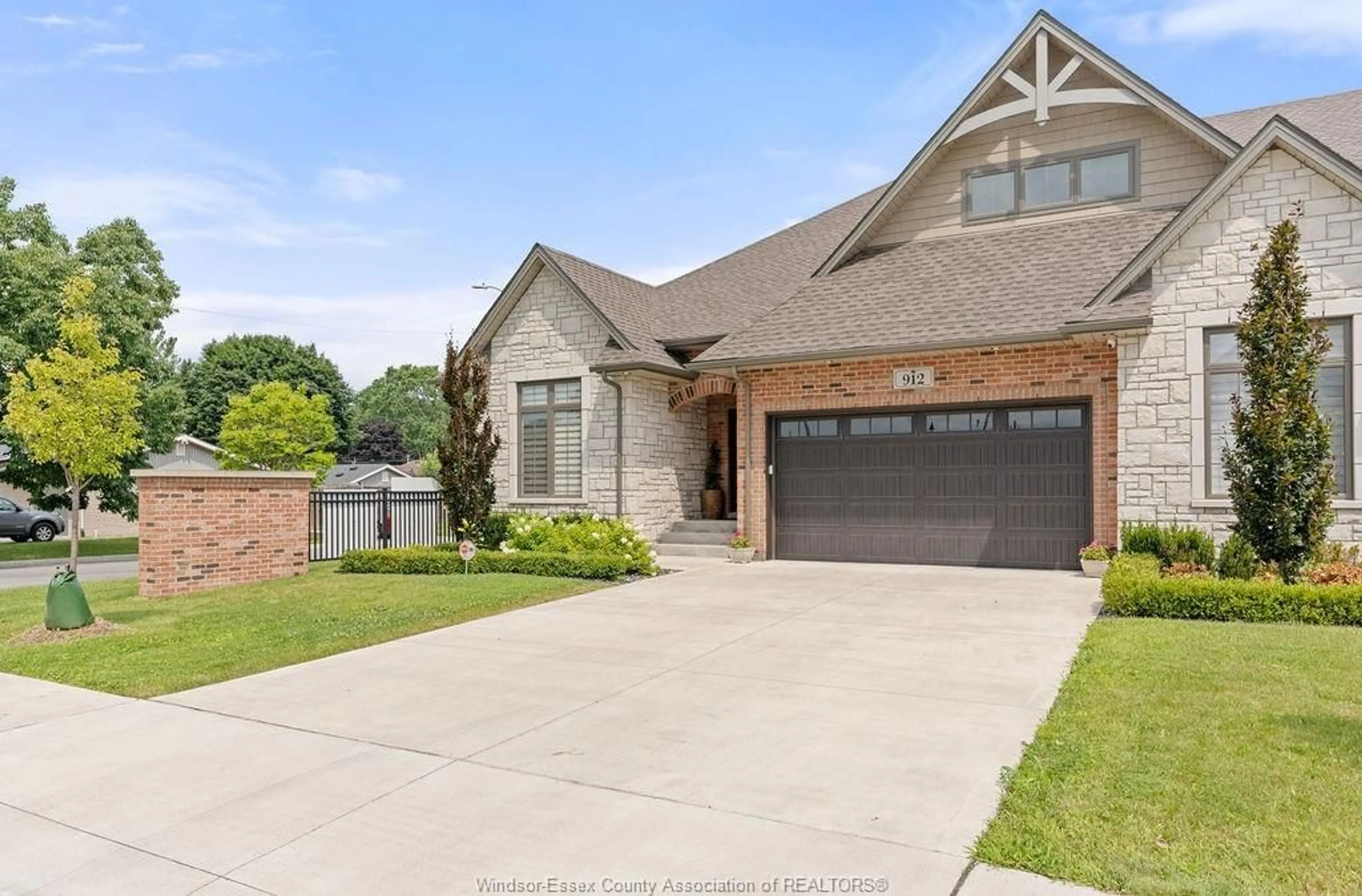 Frontside or backside of a home, the street view for 912 ST. JUDE Crt, Windsor Ontario N9G 0B7