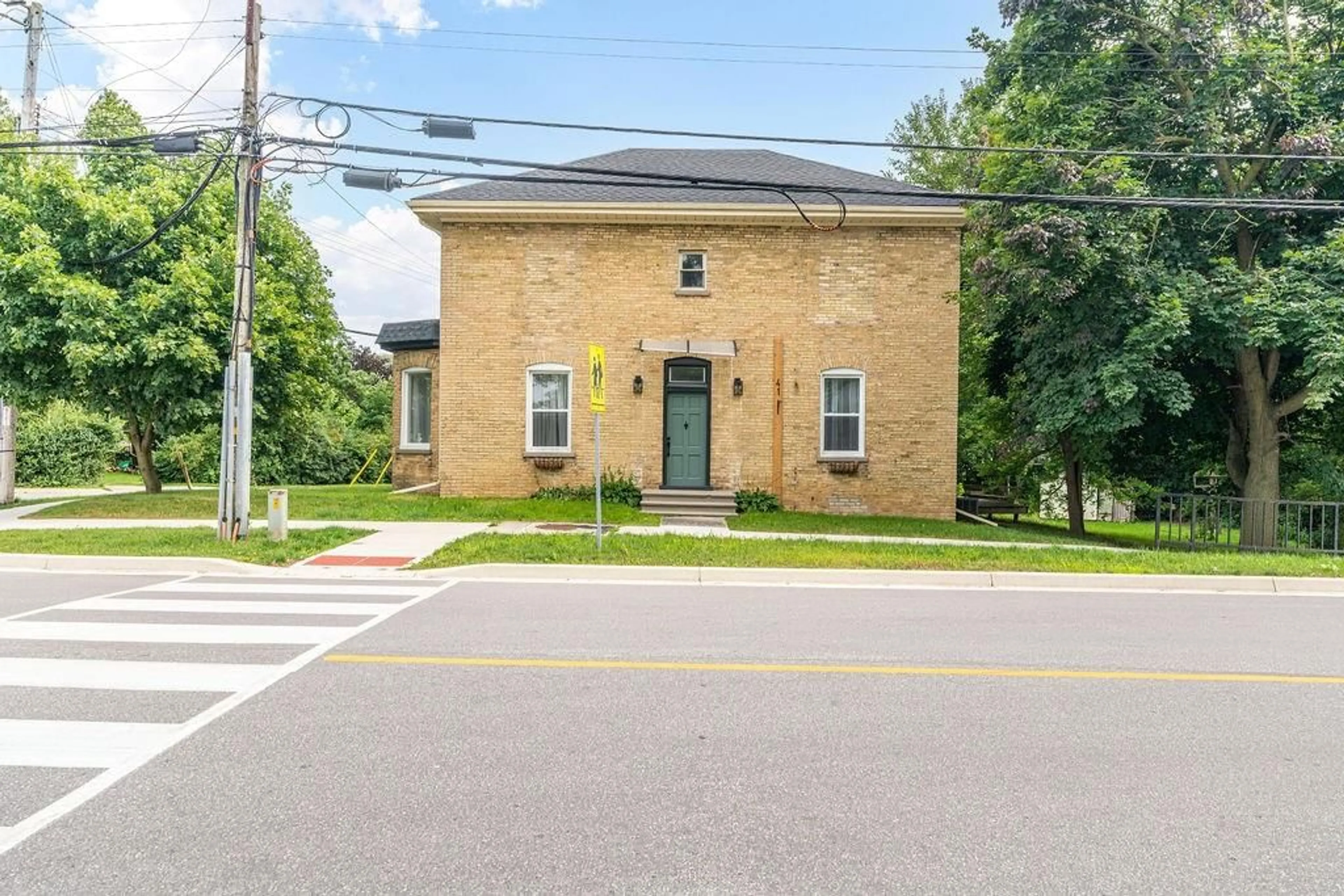 A pic from exterior of the house or condo, the front or back of building for 41 BROADWAY St, Lambton Shores Ontario N0N 1J0