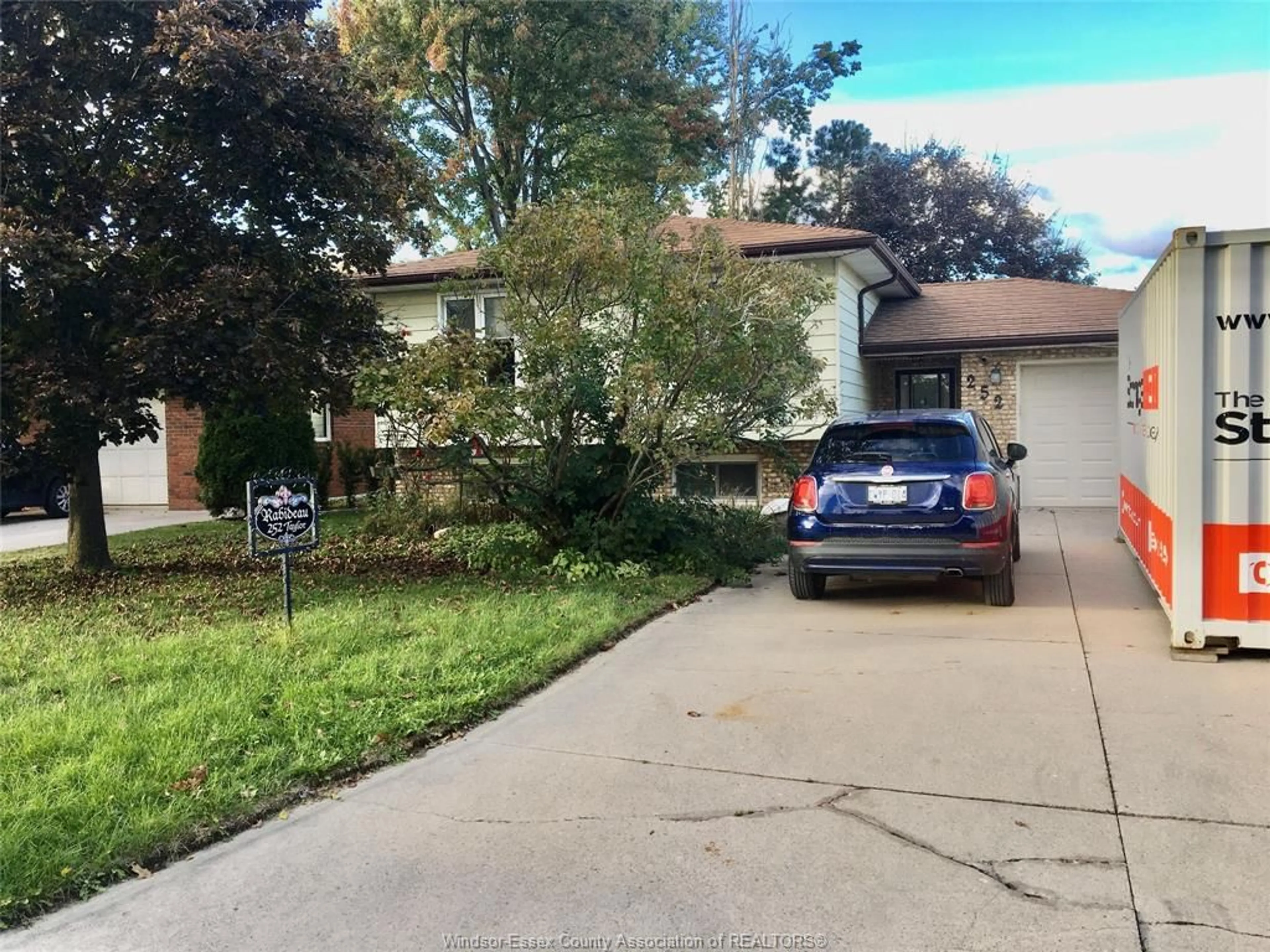 Frontside or backside of a home, the street view for 252 TAYLOR Ave, Harrow Ontario N0R 1G0