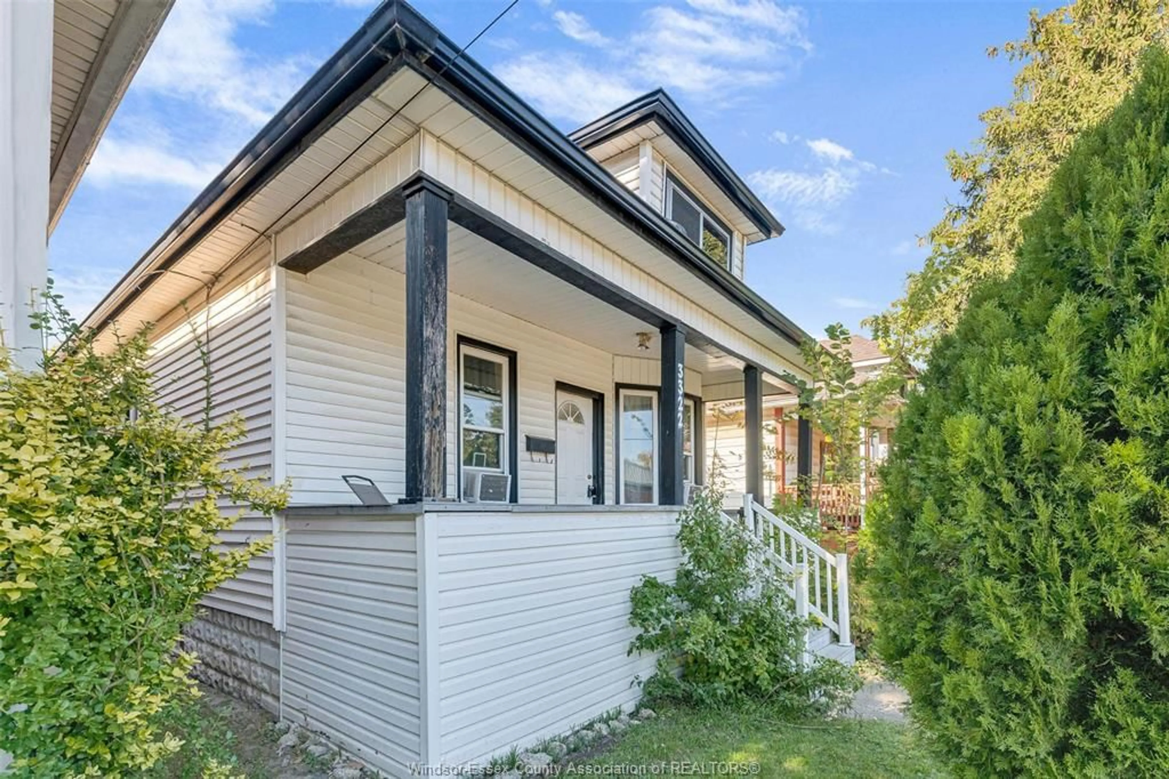 Frontside or backside of a home, cottage for 3322 BABY St, Windsor Ontario N9C 1L1