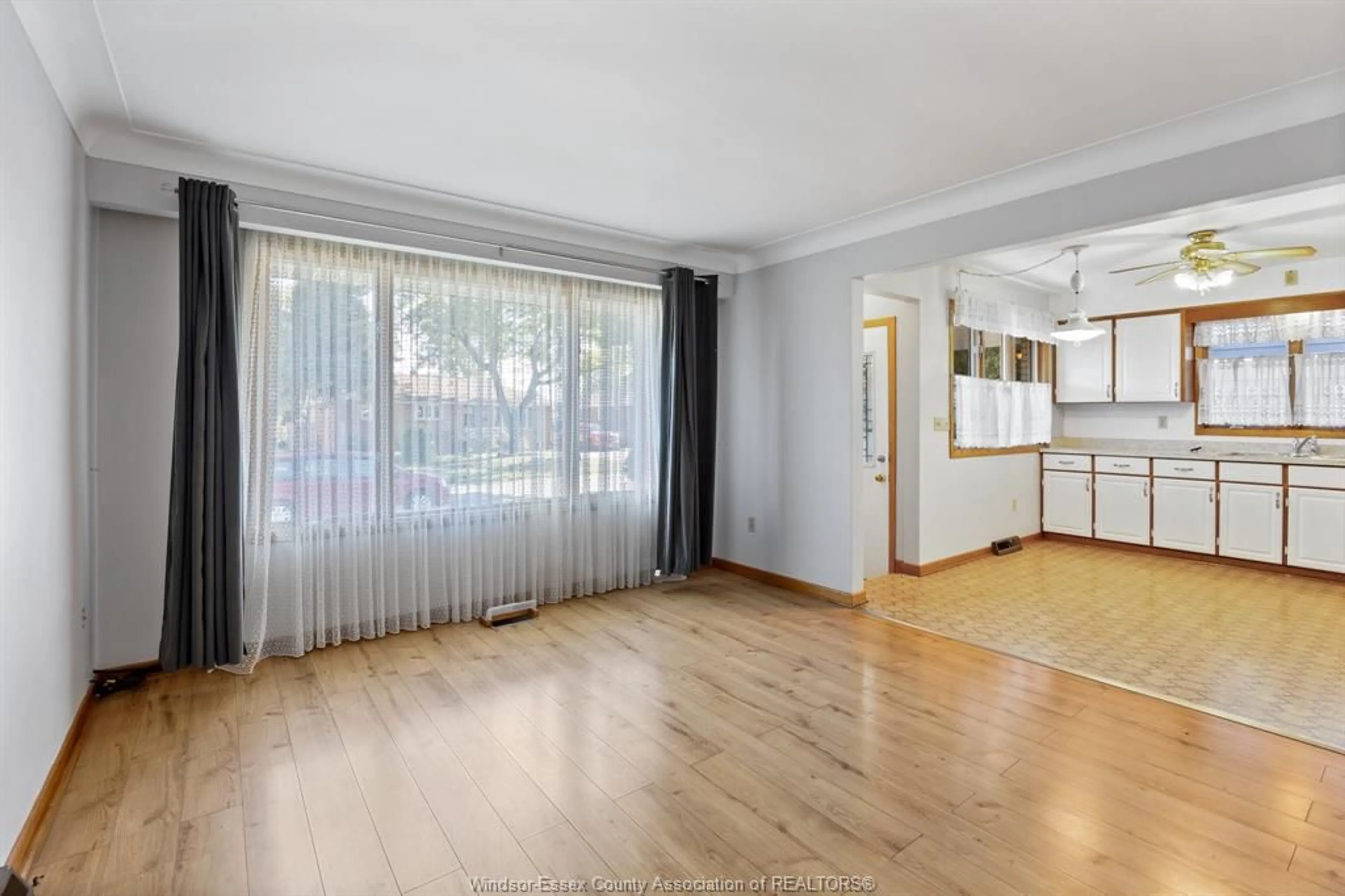 A pic of a room, wood floors for 2563 MEIGHEN Rd, Windsor Ontario N8W 4C3