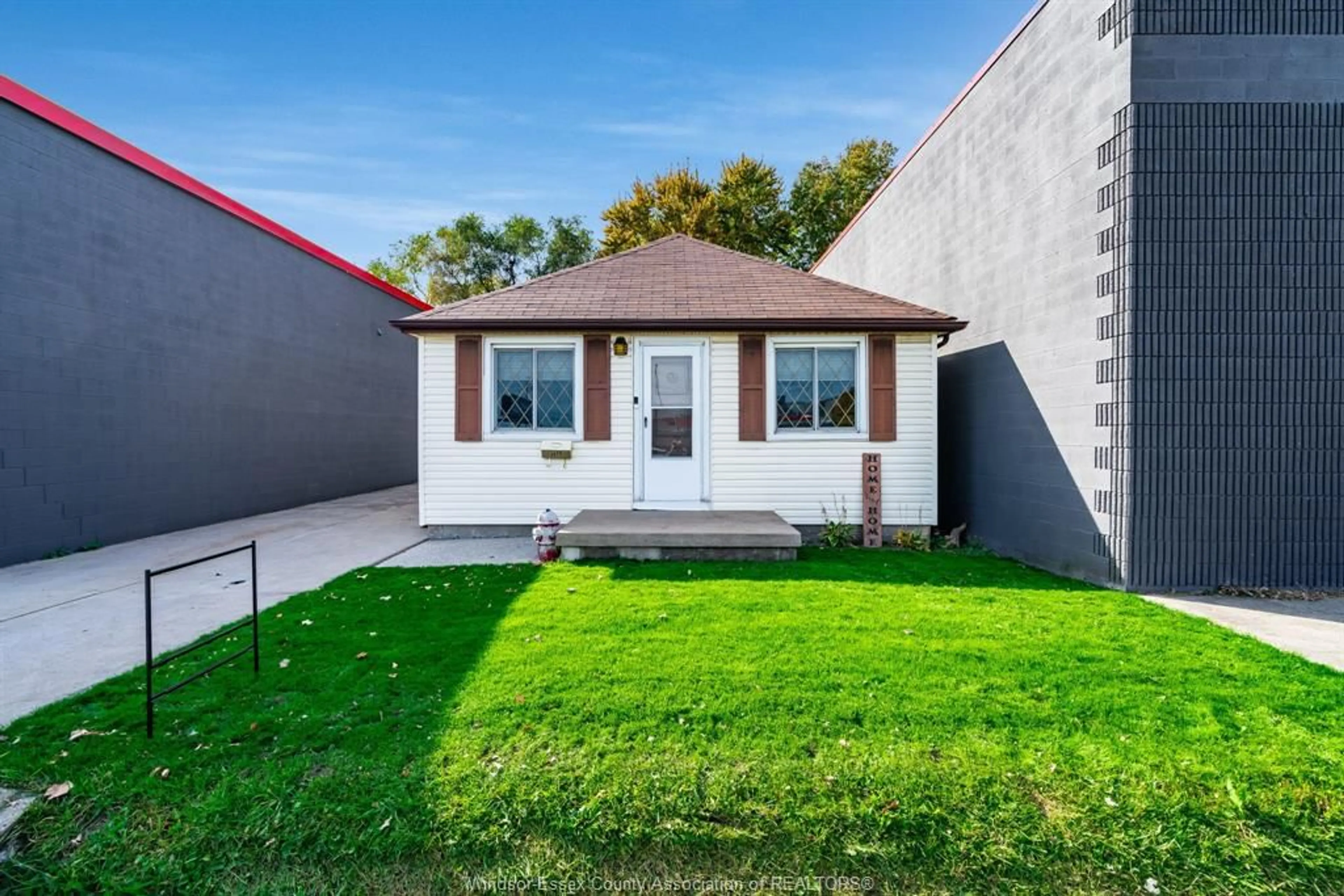 Frontside or backside of a home, cottage for 3975 Turner Rd, Windsor Ontario N8W 3N7