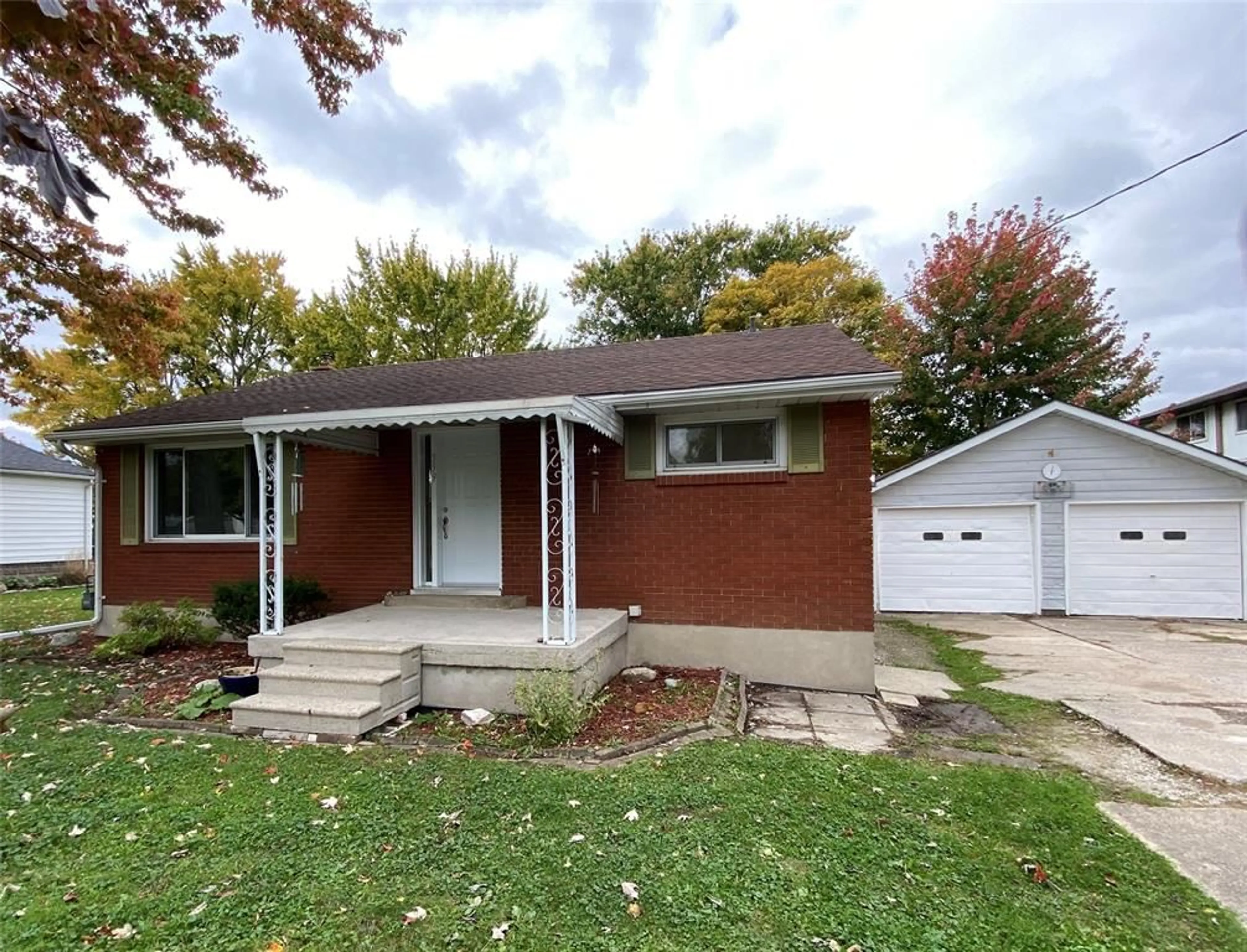 Frontside or backside of a home, cottage for 359 MURRAY St, St Clair Ontario N0N 1G0