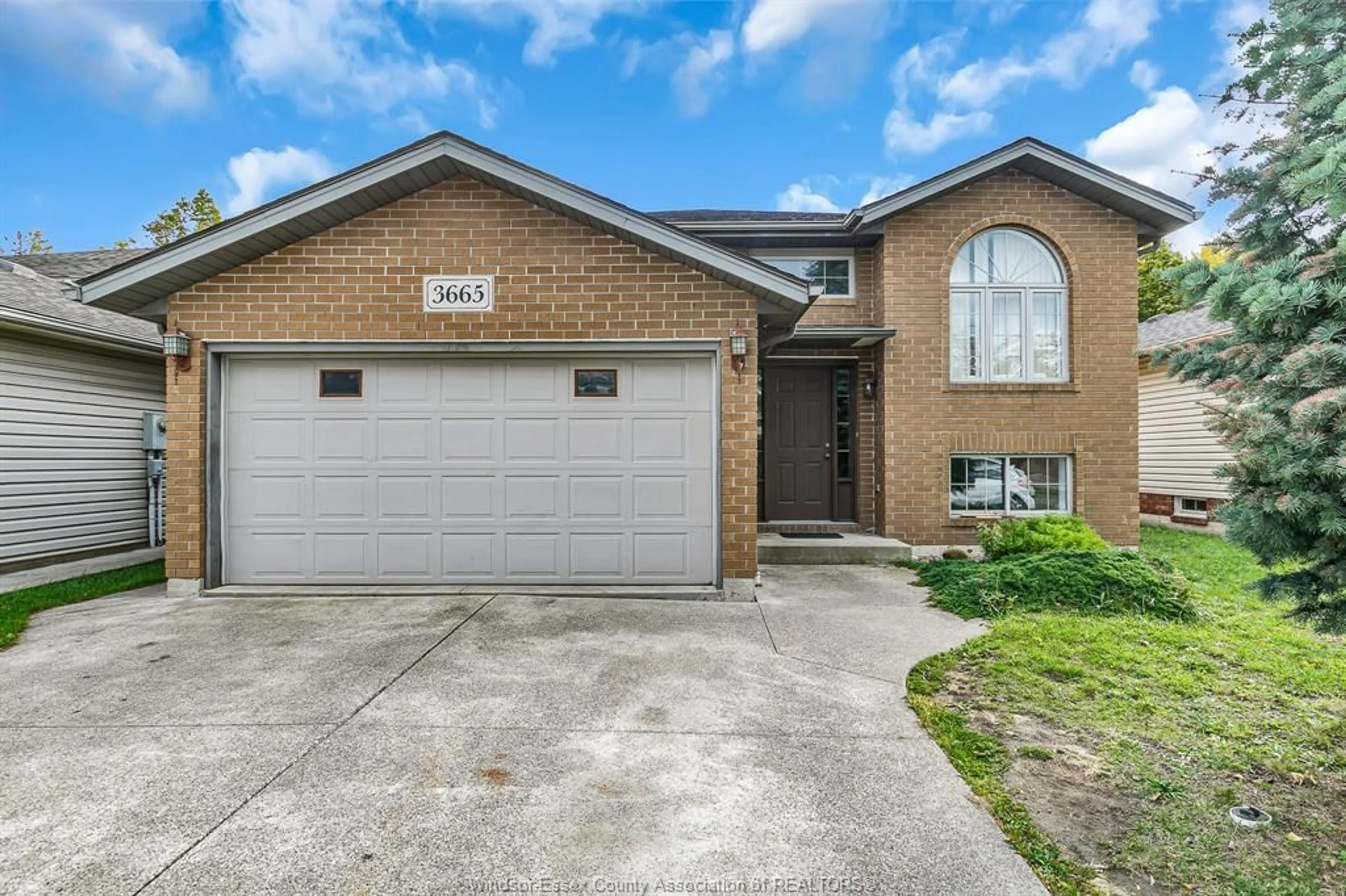 Home with brick exterior material for 3665 SHINGLECREEK Crt, Windsor Ontario N8W 5T7